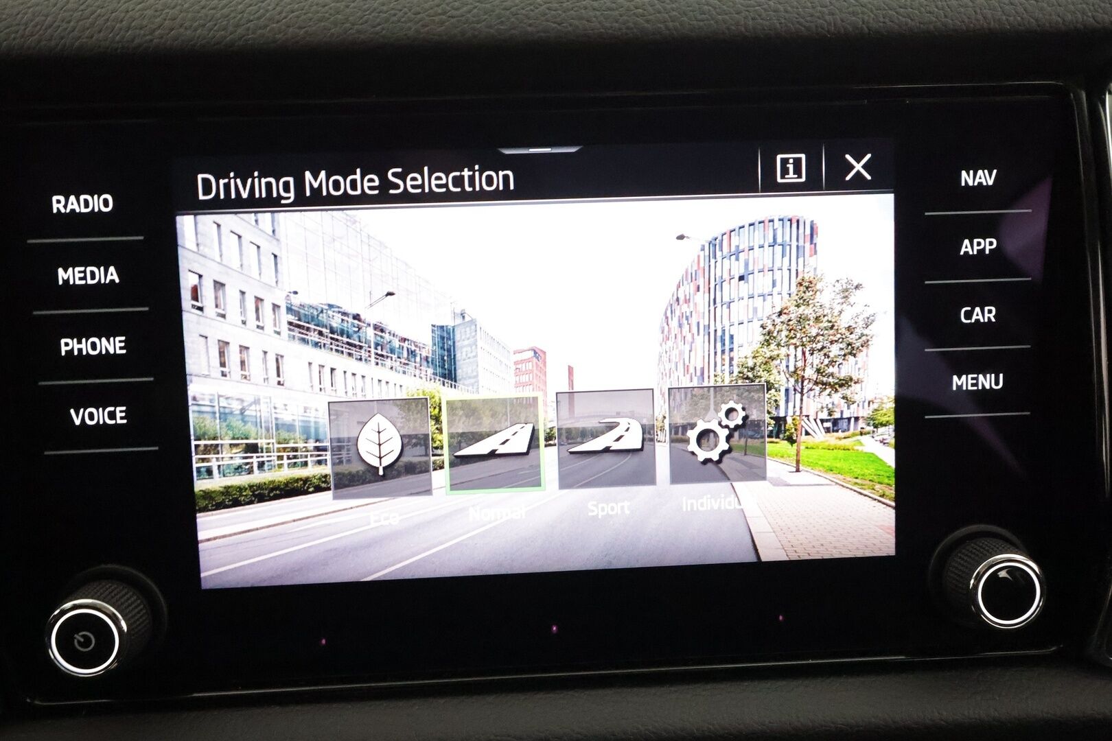 Skoda Kodiaq 2021 1,5 TSI ACT Ambition BusinessLine - | Webasto | Koukku | ACC | LED | P.tutkat | Navi | Ratinlämmitys | Keyless | 1-om Suomi-auto | Kahdet renkaat | Merkkihuollot | 