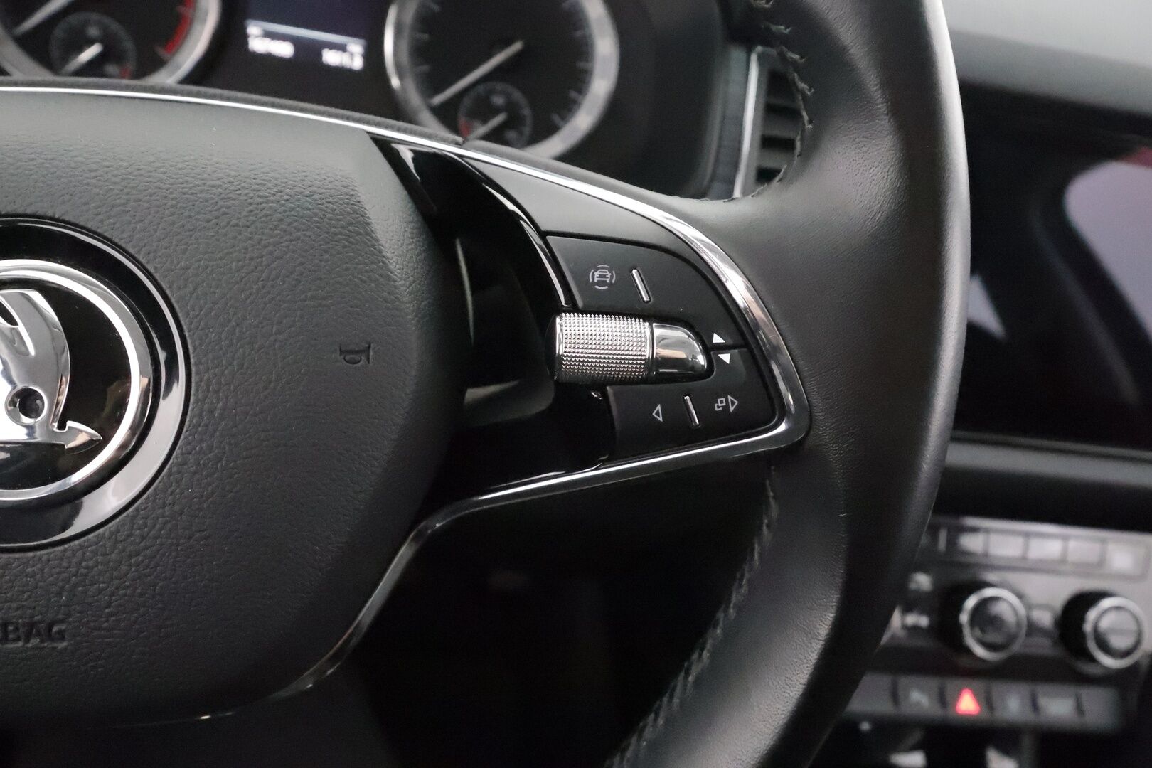 Skoda Kodiaq 2021 1,5 TSI ACT Ambition BusinessLine - | Webasto | Koukku | ACC | LED | P.tutkat | Navi | Ratinlämmitys | Keyless | 1-om Suomi-auto | Kahdet renkaat | Merkkihuollot | 