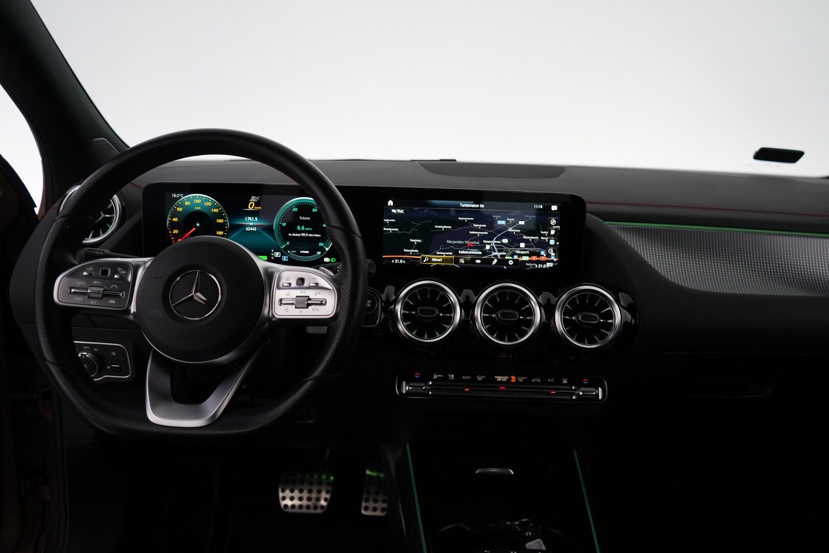 Mercedes-Benz EQA 2021 250 Business AMG - Distronic+ | Koukku | Kamera | LED High Performance | Suomi-Auto | Kahdet renkaat | Merkkihuollot | TODELLA hieno!