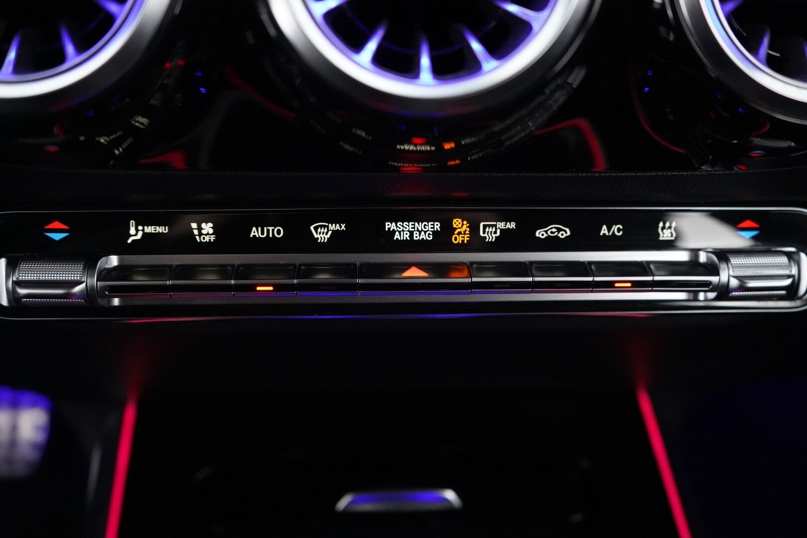 Mercedes-Benz EQA 2021 250 Business AMG - Distronic+ | Koukku | Kamera | LED High Performance | Suomi-Auto | Kahdet renkaat | Merkkihuollot | TODELLA hieno!