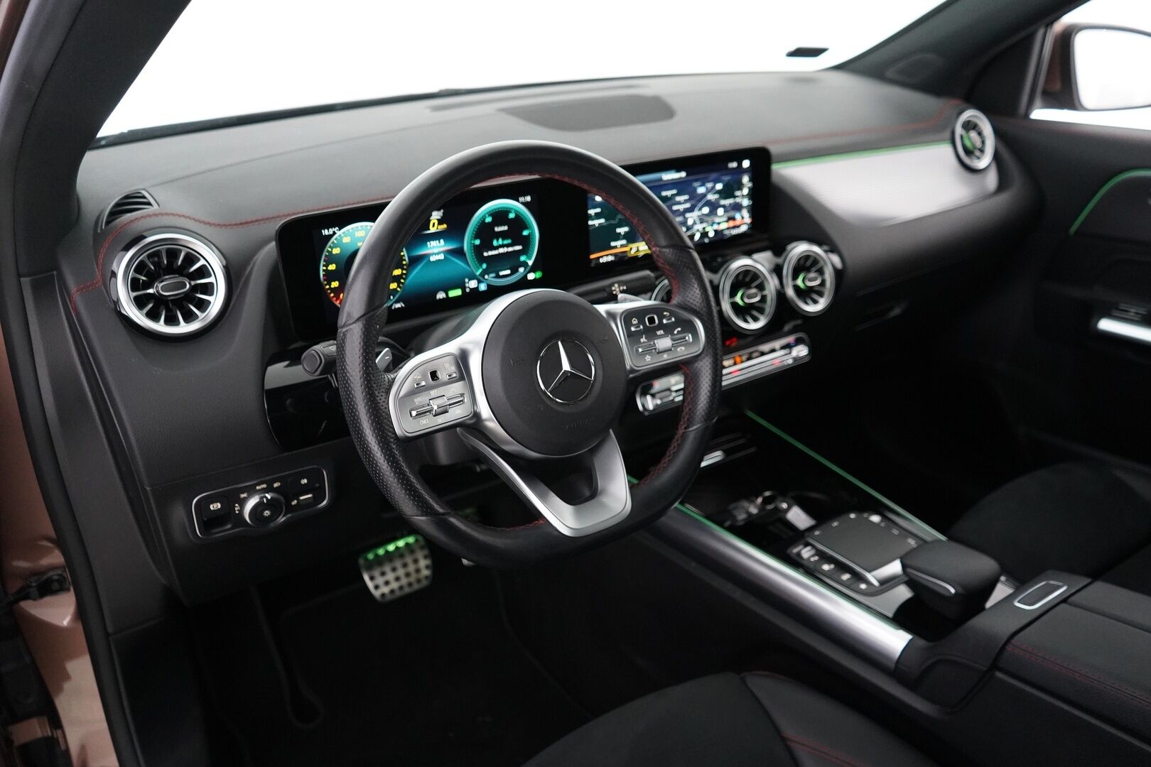 Mercedes-Benz EQA 2021 250 Business AMG *Distronic+ / Koukku / Kamera / LED High Performance* - Suomi-Auto / Kahdet renkaat / Merkkihuollot / TODELLA hieno! - HULLUT AVAJAISHULINAT KORKOTARJOUS 3,29 %