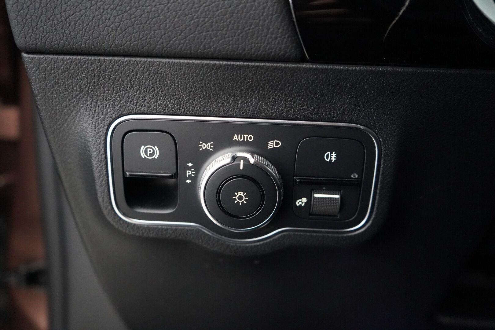 Mercedes-Benz EQA 2021 250 Business AMG *Distronic+ / Koukku / Kamera / LED High Performance* - Suomi-Auto / Kahdet renkaat / Merkkihuollot