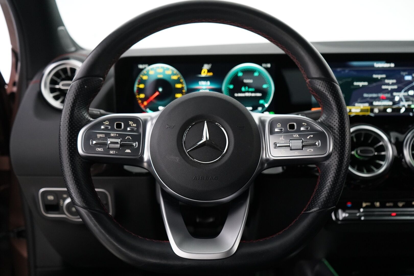 Mercedes-Benz EQA 2021 250 Business AMG - Distronic+ | Koukku | Kamera | LED High Performance | Suomi-Auto | Kahdet renkaat | Merkkihuollot | TODELLA hieno!