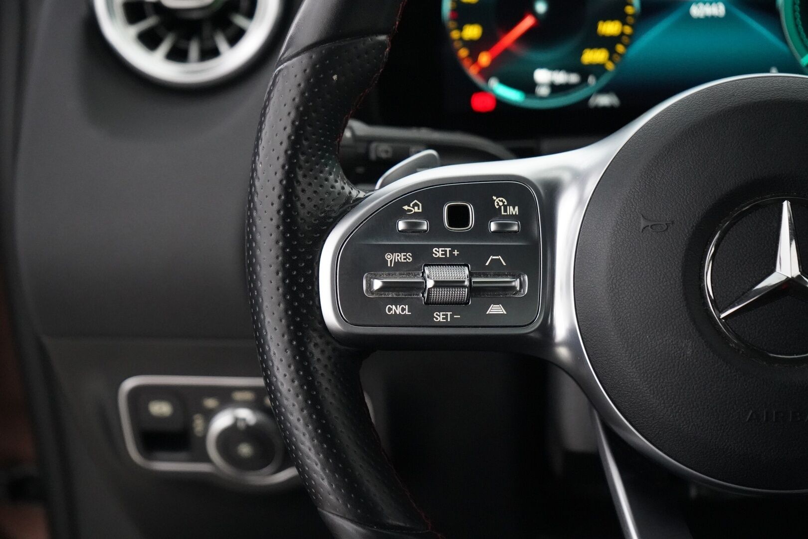 Mercedes-Benz EQA 2021 250 Business AMG *Distronic+ / Koukku / Kamera / LED High Performance* - Suomi-Auto / Kahdet renkaat / Merkkihuollot