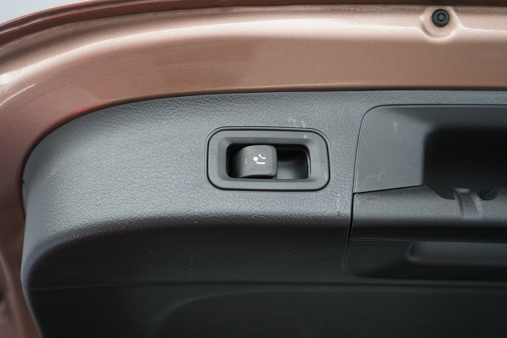 Mercedes-Benz EQA 2021 250 Business AMG *Distronic+ / Koukku / Kamera / LED High Performance* - Suomi-Auto / Kahdet renkaat / Merkkihuollot