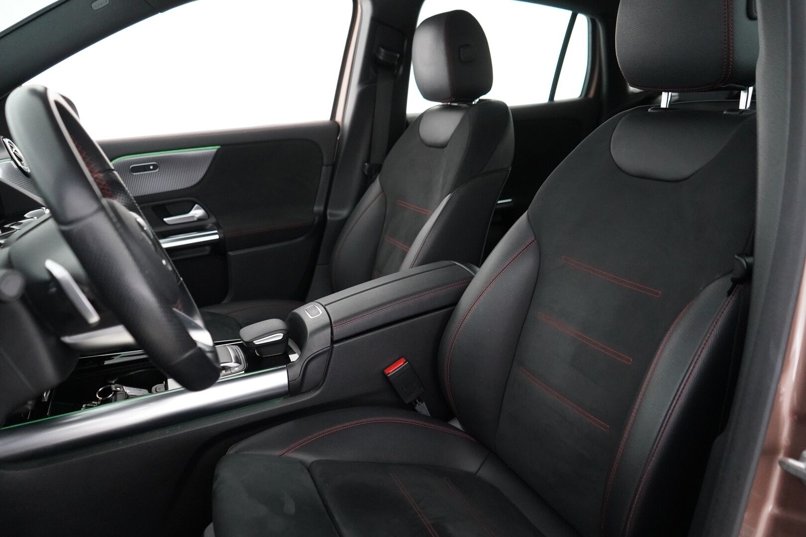 Mercedes-Benz EQA 2021 250 Business AMG *Distronic+ / Koukku / Kamera / LED High Performance* - Suomi-Auto / Kahdet renkaat / Merkkihuollot