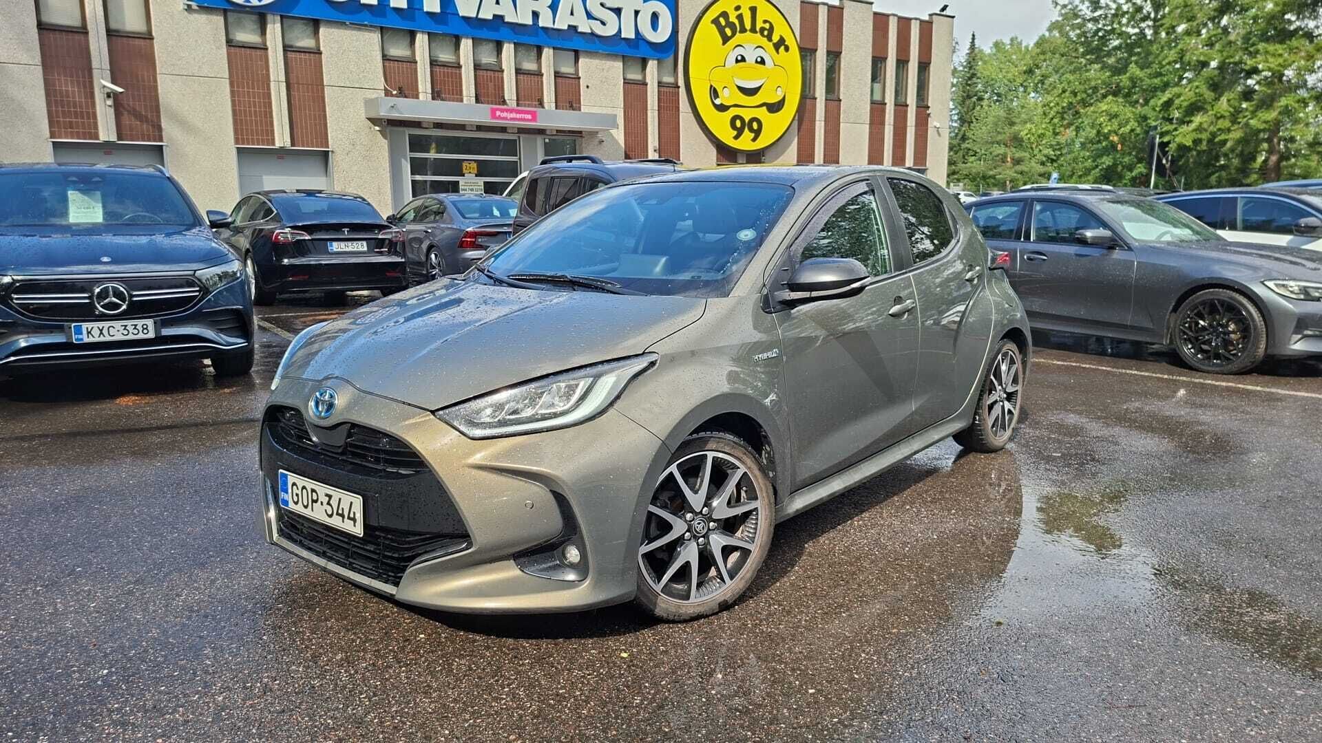 Toyota Yaris 2021 1,5 Hybrid Premium - Adapt.Vakkari / JBL / Lasikatto / Peruutuskamera / Puolinahkasisusta / Huippuvarusteet / Tulossa Myyntiin!