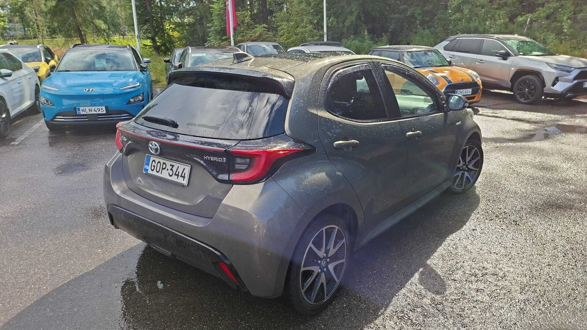 Toyota Yaris 2021 1,5 Hybrid Premium - Adapt.Vakkari / JBL / Lasikatto / Peruutuskamera / Puolinahkasisusta / Huippuvarusteet / Tulossa Myyntiin!