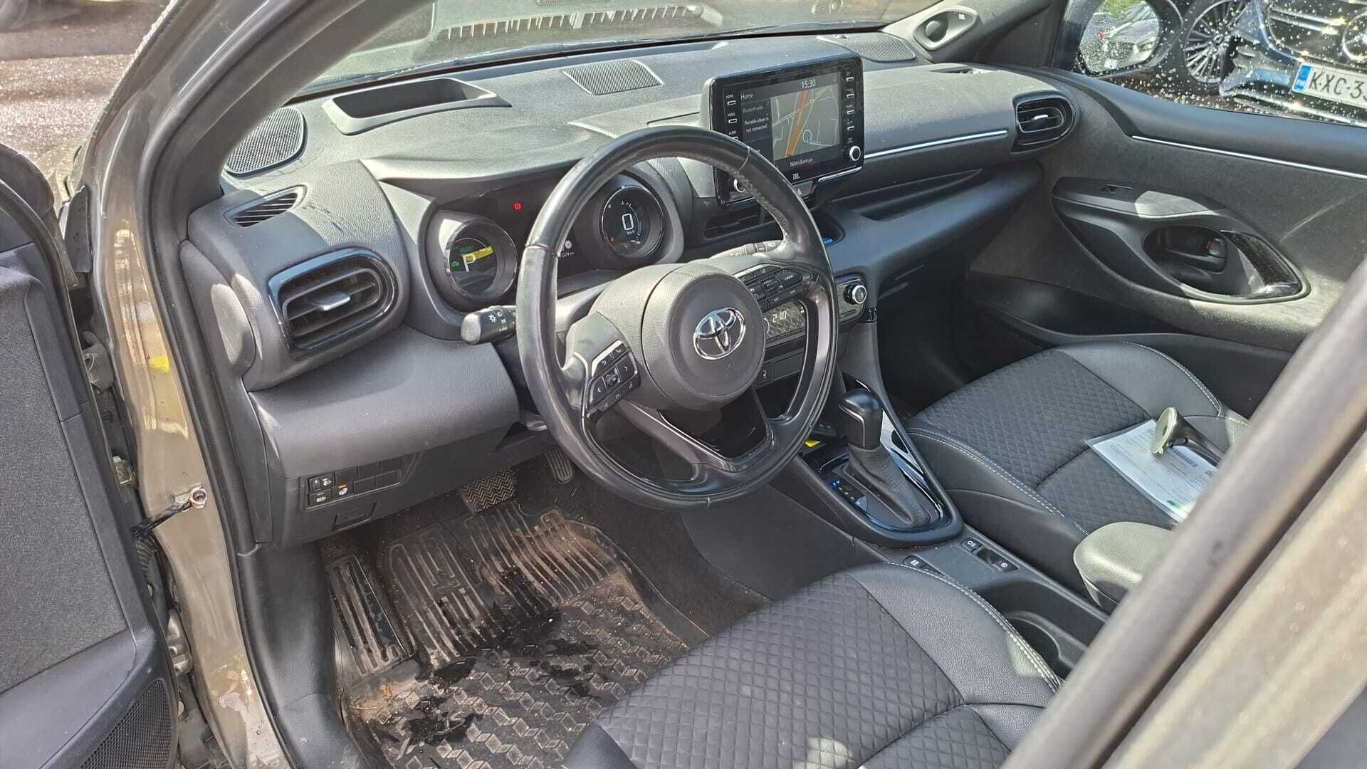 Toyota Yaris 2021 1,5 Hybrid Premium - Adapt.Vakkari / JBL / Lasikatto / Peruutuskamera / Puolinahkasisusta / Huippuvarusteet / Tulossa Myyntiin!