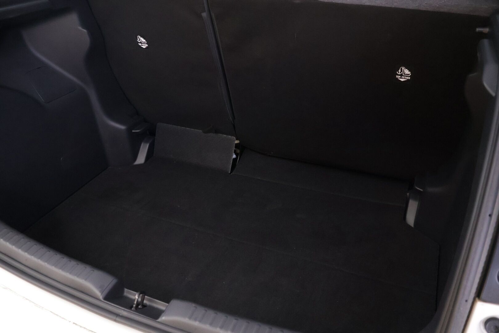 Toyota Yaris 2021 1,5 Hybrid Active * Plus paketti / ACC / Keyless Go / Navi / P. Kamera / Ratinlämmitin / Kaukovaloautomatiikka* - Helmiäisvalkoinen metalliväri / Suomi-auto / 2 Hyvät renkaat alumiiinivanteilla  / Merkkihuollettu