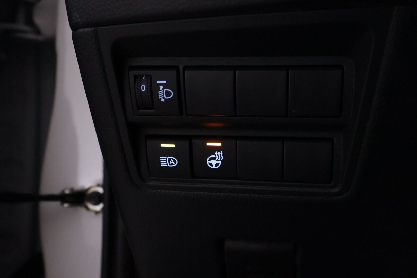 Toyota Yaris 2021 1,5 Hybrid Active * Plus paketti / ACC / Keyless Go / Navi / P. Kamera / Ratinlämmitin / Kaukovaloautomatiikka* - Helmiäisvalkoinen metalliväri / Suomi-auto / 2 Hyvät renkaat alumiiinivanteilla  / Merkkihuollettu