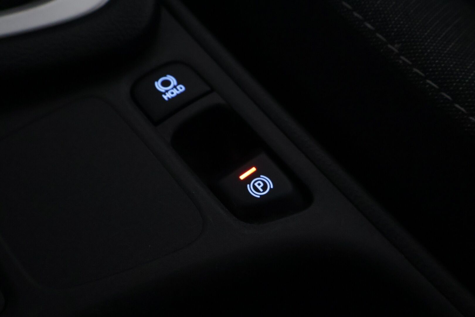 Toyota Yaris 2021 1,5 Hybrid Active * Plus paketti / ACC / Keyless Go / Navi / P. Kamera / Ratinlämmitin / Kaukovaloautomatiikka* - Helmiäisvalkoinen metalliväri / Suomi-auto / 2 Hyvät renkaat alumiiinivanteilla  / Merkkihuollettu