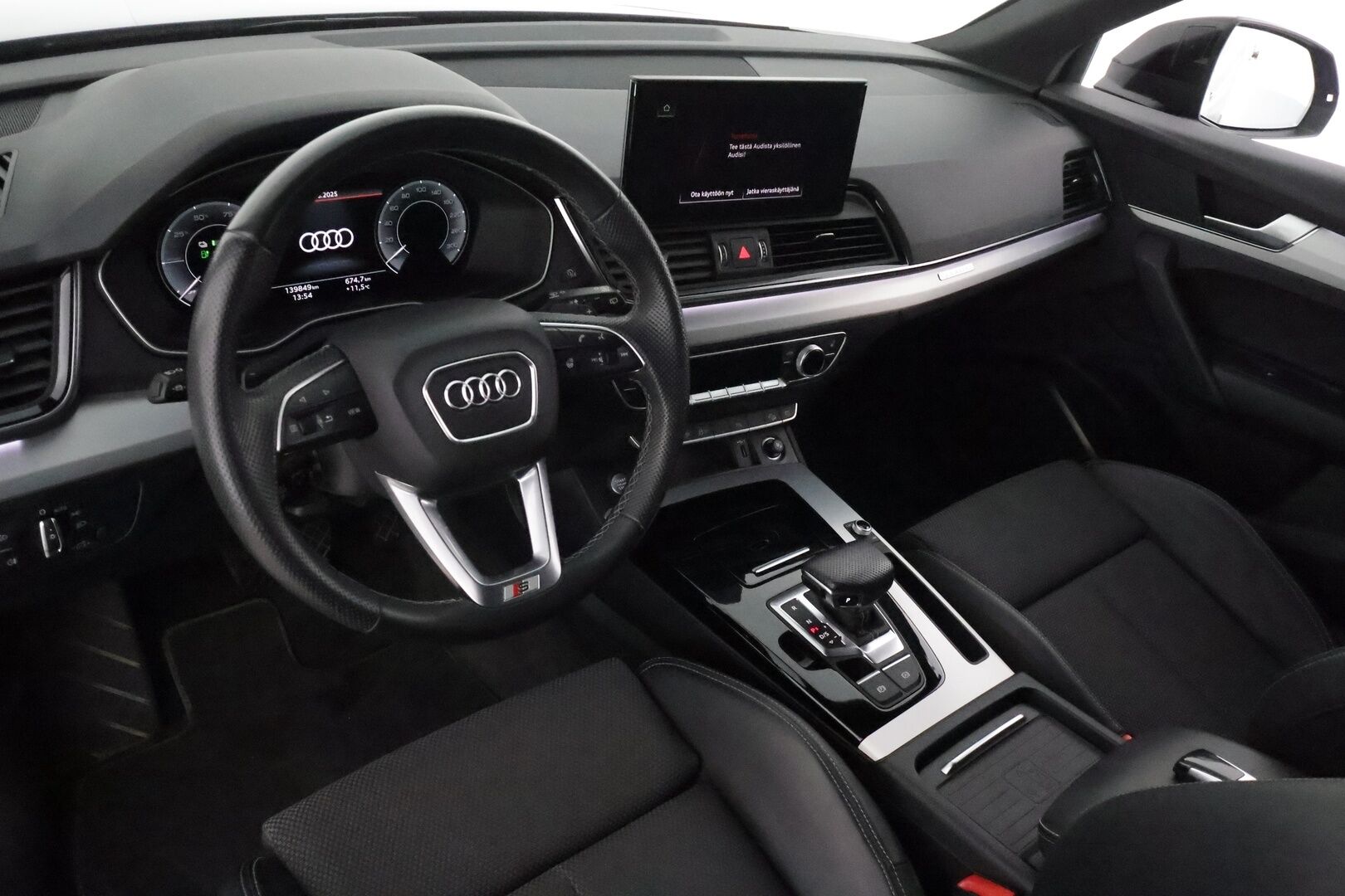 Audi Q5 2021 Sportback S line 55 TFSI e 270 kW quattro S tronic Electrified Edition **Adapt.vakkari / Matrix LED / Ilma-alusta / Koukku / Muistipenkki** - 3,99 % KORKOTARJOUS TÄHÄN AUTOON 31.8. ASTI! - 1.Om Suomi-auto / Merkkihuollettu / Kahdet renkaat aluvanteilla / Puolinahat / Sähköpenkit / Sporttipenkit / Digimittaristo / KeylessGo