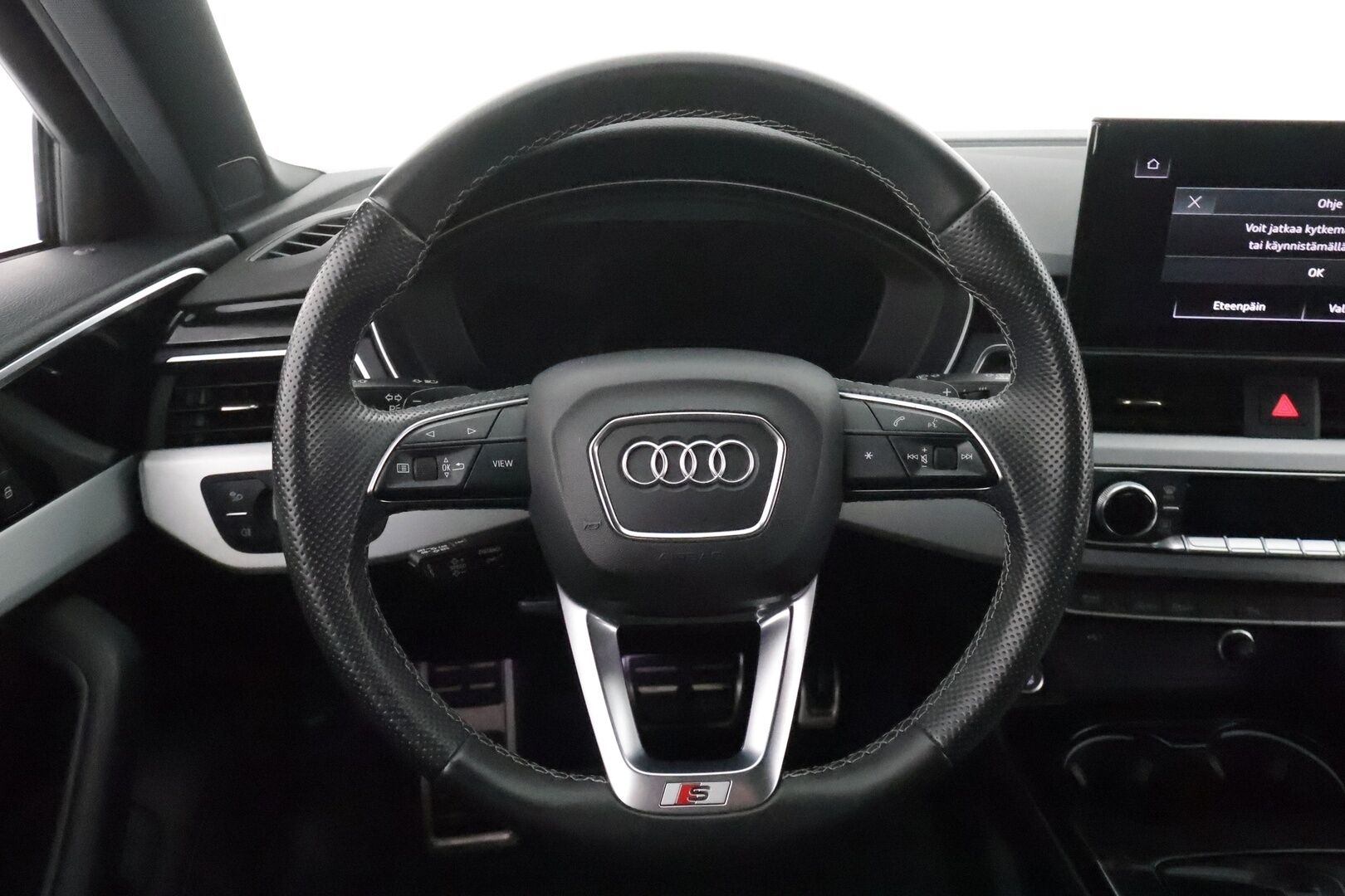 Audi A4 2021 Avant Business S line 40 TFSI MHEV quattro ** Webasto / Bang & Olufsen / Adapt.Vakkari /  P.kamera / Black Optic ** - Talvivarusteet / Suomi-auto / Digimittaristo / Vetokoukku / Matrix Led /