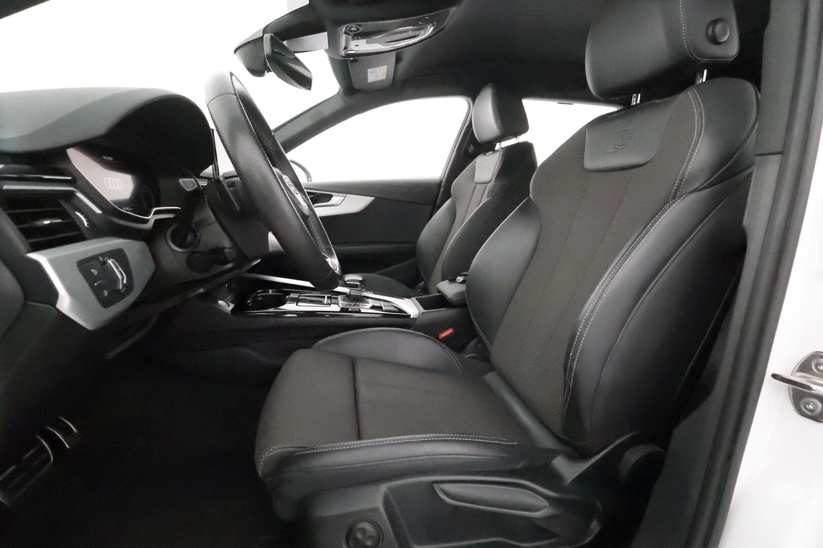 Audi A4 2021 Avant Business S line 40 TFSI MHEV quattro ** Webasto / Bang & Olufsen / Adapt.Vakkari /  P.kamera / Black Optic ** - Talvivarusteet / Suomi-auto / Digimittaristo / Vetokoukku / Matrix Led /