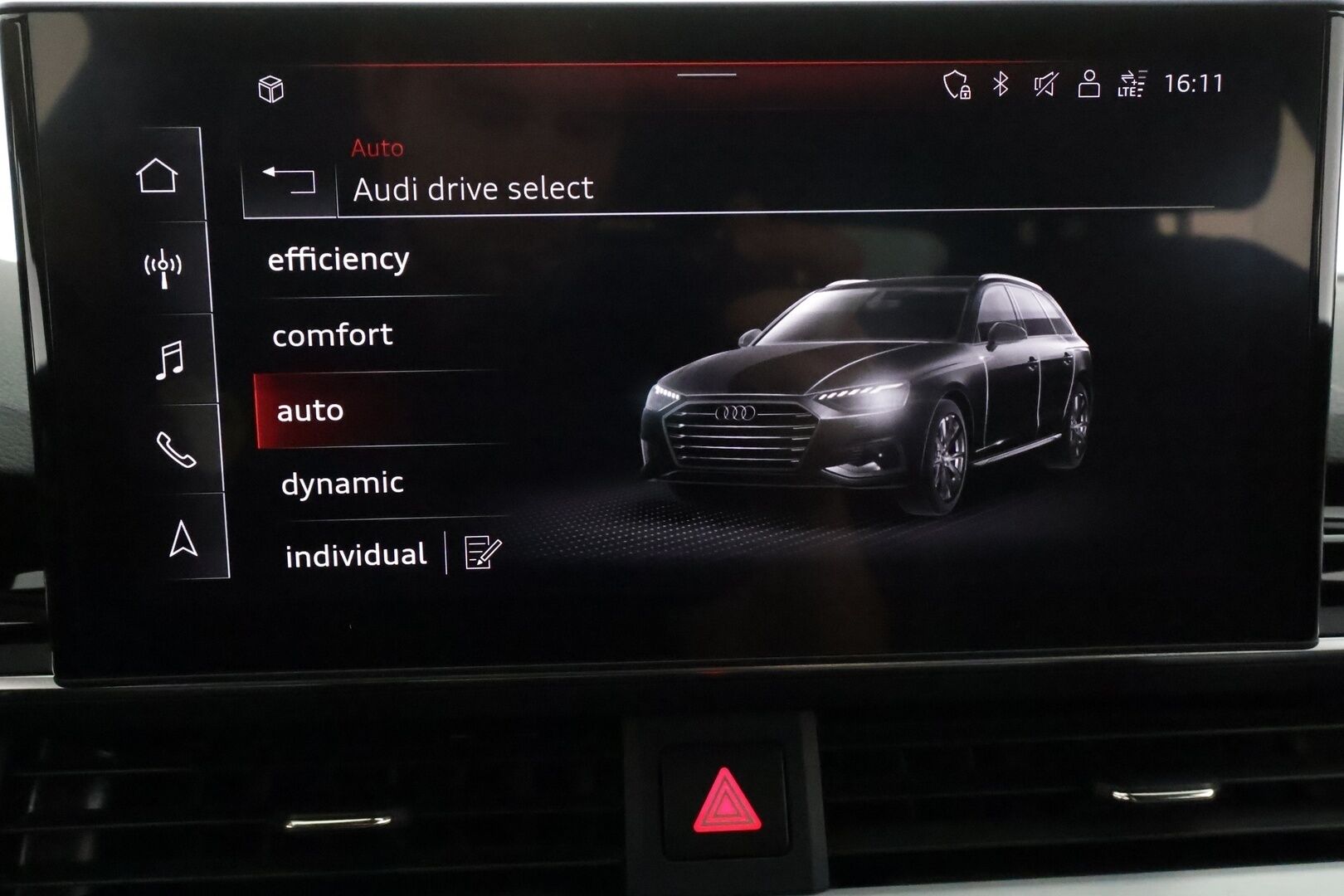 Audi A4 2021 Avant Business S line 40 TFSI MHEV quattro ** Webasto / Bang & Olufsen / Adapt.Vakkari /  P.kamera / Black Optic ** - Talvivarusteet / Suomi-auto / Digimittaristo / Vetokoukku / Matrix Led /