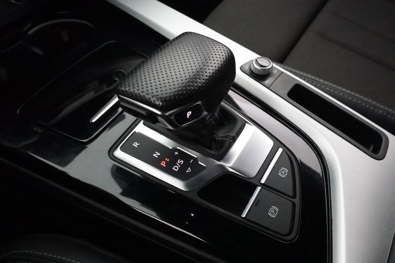 Audi A4 2021 Avant Business S line 40 TFSI MHEV quattro ** Webasto / Bang & Olufsen / Adapt.Vakkari /  P.kamera / Black Optic ** - Talvivarusteet / Suomi-auto / Digimittaristo / Vetokoukku / Matrix Led /