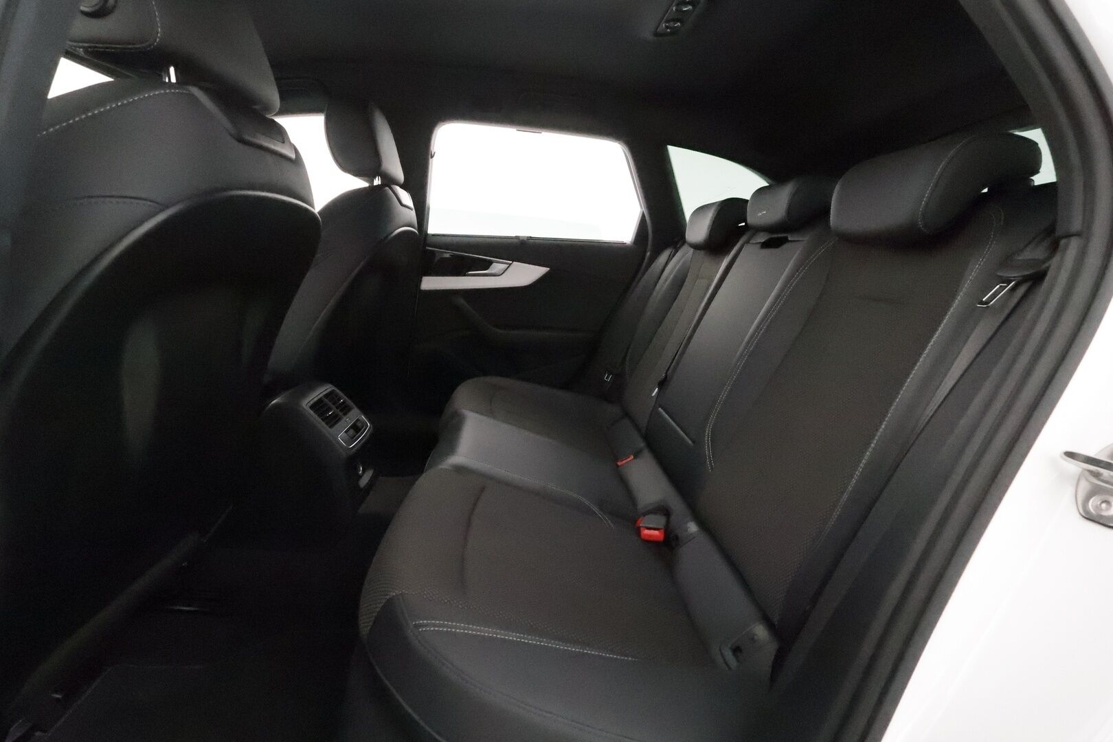 Audi A4 2021 Avant Business S line 40 TFSI MHEV quattro ** Webasto / Bang & Olufsen / Adapt.Vakkari /  P.kamera / Black Optic ** - Talvivarusteet / Suomi-auto / Digimittaristo / Vetokoukku / Matrix Led /