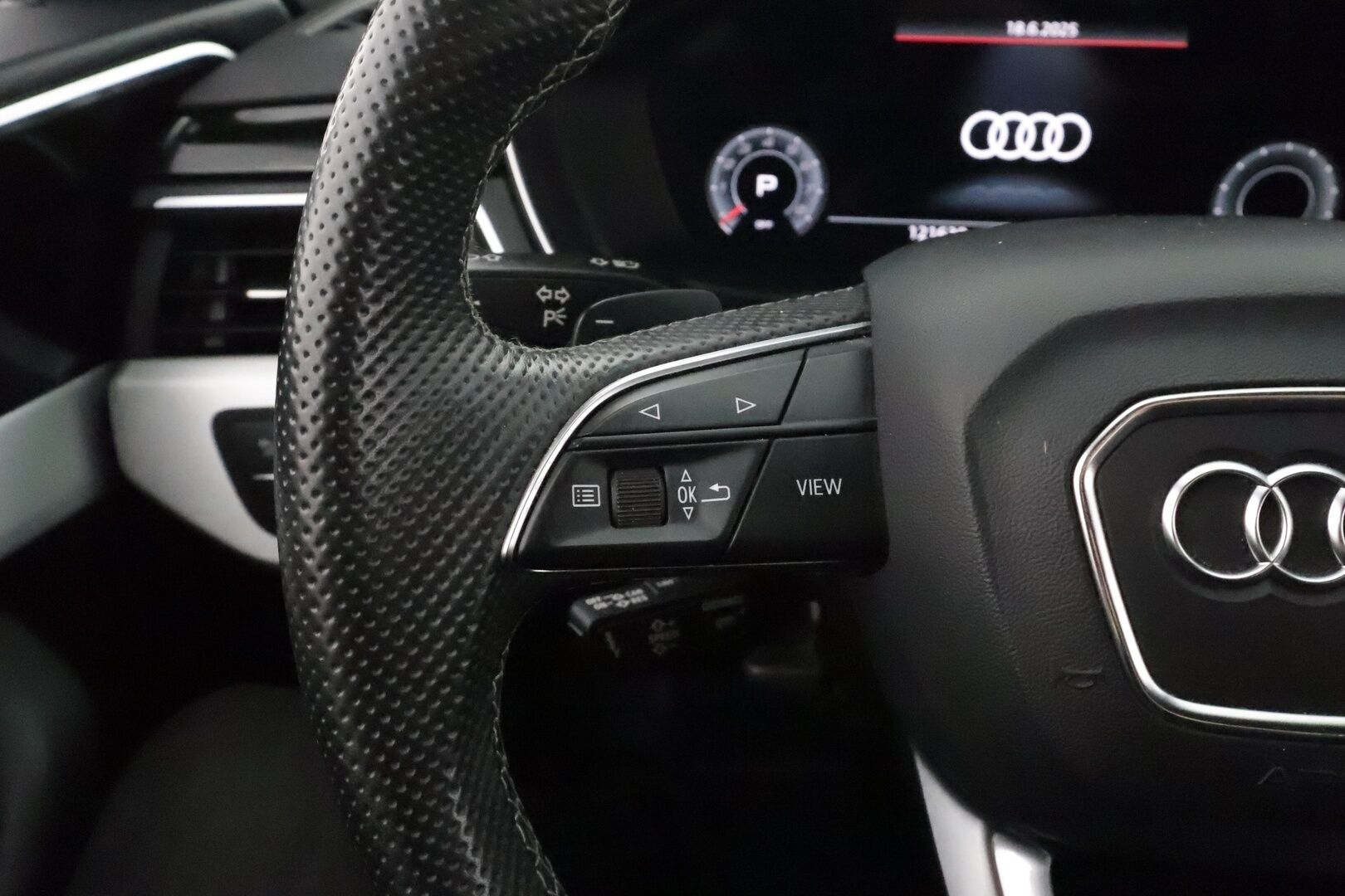 Audi A4 2021 Avant Business S line 40 TFSI MHEV quattro ** Webasto / Bang & Olufsen / Adapt.Vakkari /  P.kamera / Black Optic ** - Talvivarusteet / Suomi-auto / Digimittaristo / Vetokoukku / Matrix Led /