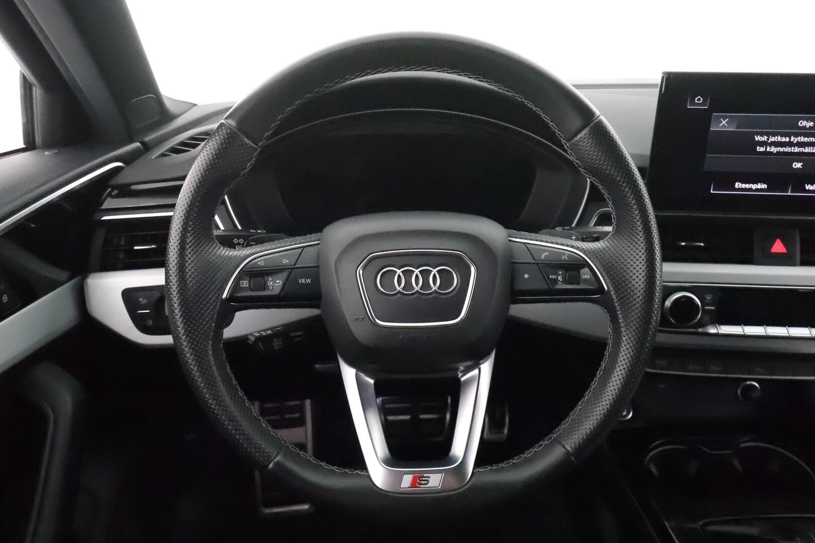 Audi A4 2021 Avant Business S line 40 TFSI MHEV quattro ** Webasto / Koukku / Adapt.Vakkari / Matrix-LED / P.kamera / Sportpenkit ** - 3,99 % KORKOTARJOUS TÄHÄN AUTOON - Suomi-auto / Kahdet Renkaat