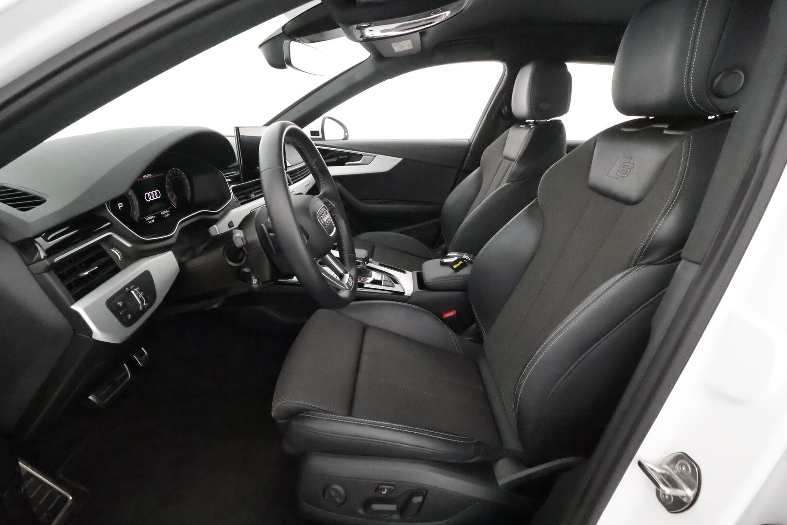 Audi A4 2021 Avant Business S line 40 TFSI 150 kW MHEV quattro S tronic / Adapt.vakkari / B&O / Webasto / Koukku / P.kamera / TULOSSA // - 3,99 % KORKOTARJOUS TÄHÄN AUTOON - 