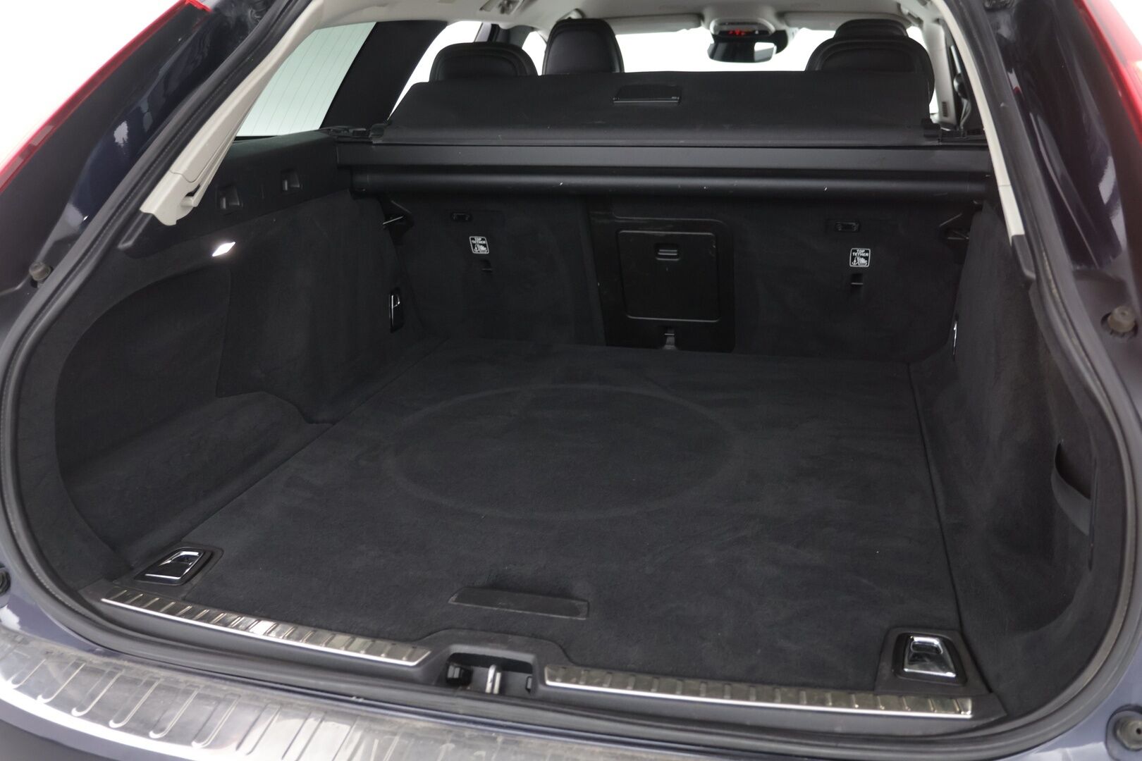 Volvo V90 2019 T8 AWD Inscription aut. - / HUD ! / Webasto ! / ACC ! / BLIS ! / P.Kamera ! / Muistipenkit !  / Koukku ! / Merkkihuollettu ! /