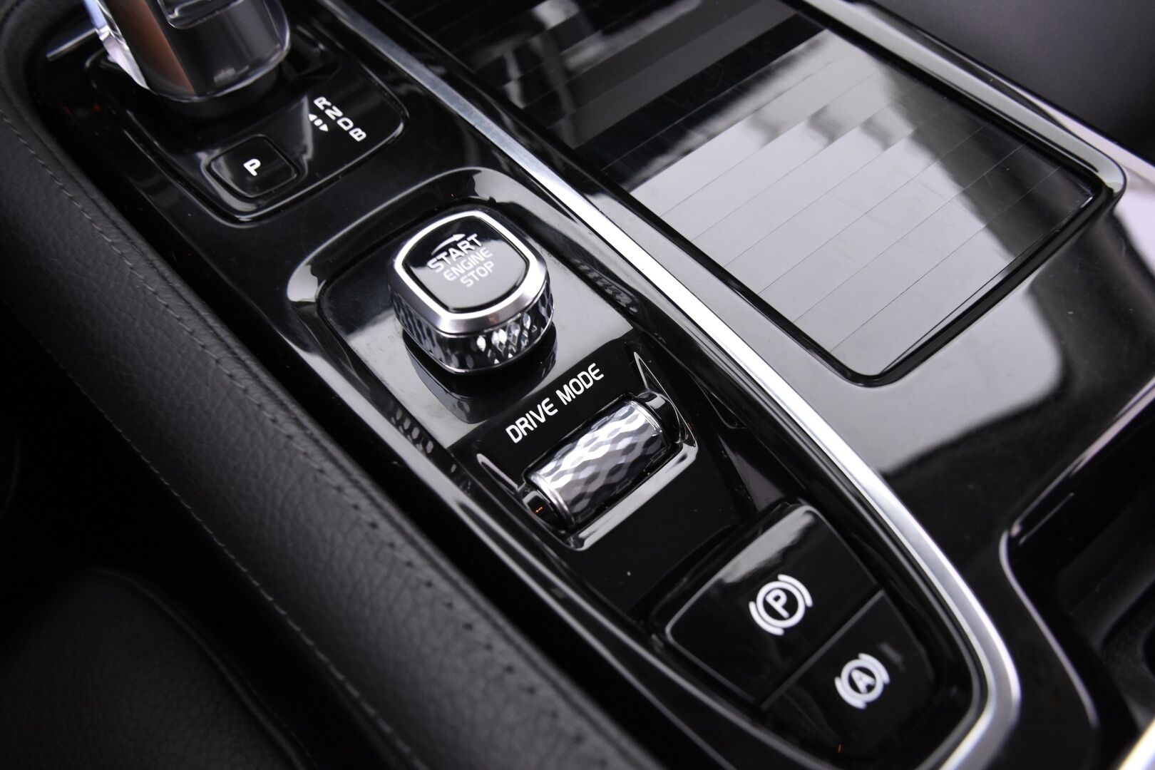 Volvo V90 2019 T8 AWD Inscription aut. - / HUD ! / Webasto ! / ACC ! / BLIS ! / P.Kamera ! / Muistipenkit !  / Koukku ! / Merkkihuollettu ! /