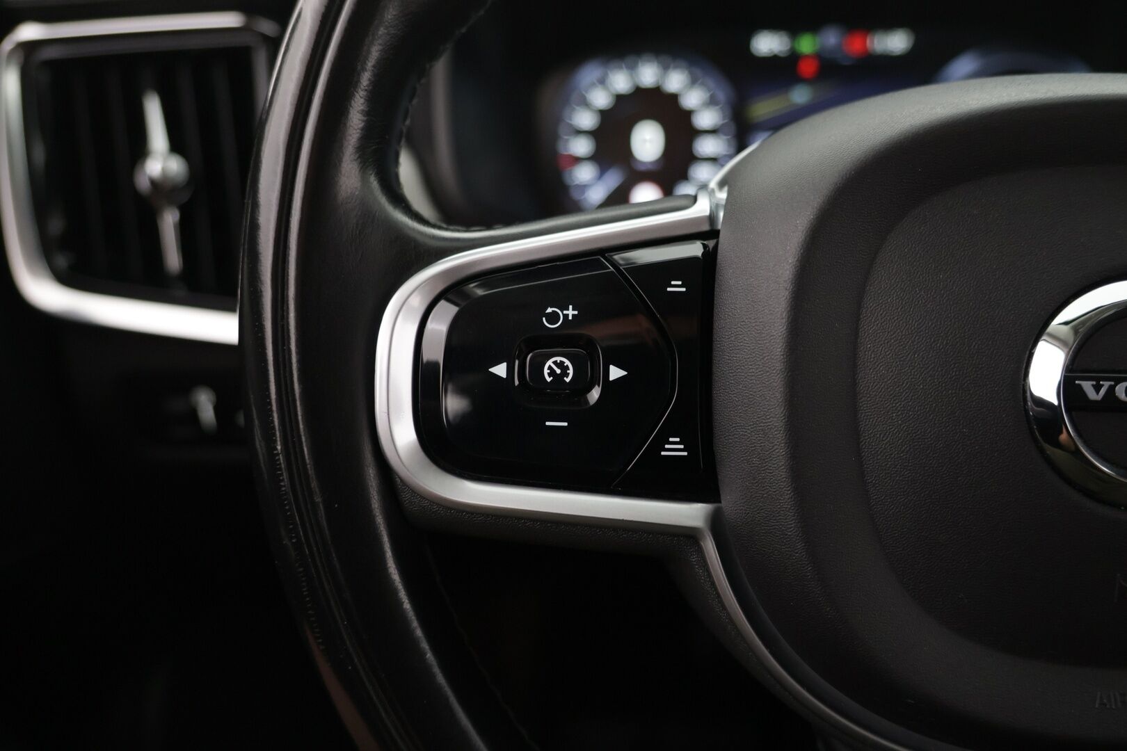 Volvo V90 2019 T8 AWD Inscription aut. - / HUD ! / Webasto ! / ACC ! / BLIS ! / P.Kamera ! / Muistipenkit !  / Koukku ! / Merkkihuollettu ! /