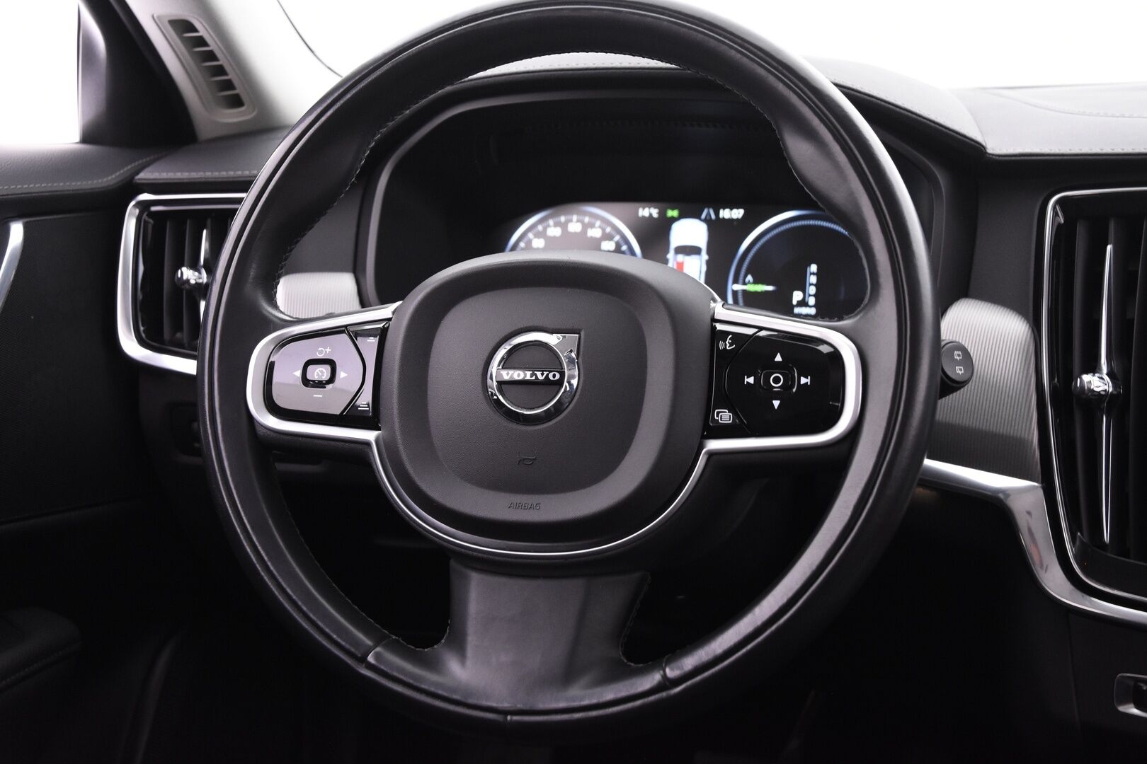 Volvo V90 2019 T8 AWD Inscription aut. - / HUD ! / Webasto ! / ACC ! / BLIS ! / P.Kamera ! / Muistipenkit !  / Koukku ! / Merkkihuollettu ! /