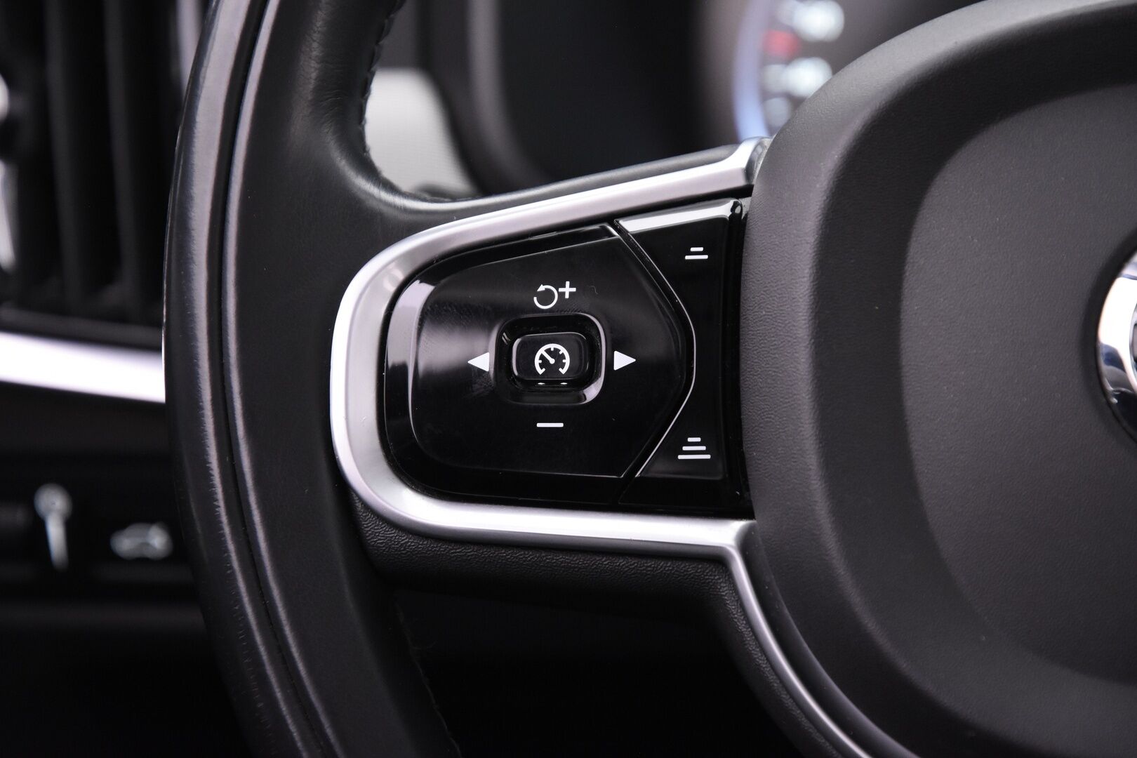 Volvo V90 2019 T8 AWD Inscription aut. - / HUD ! / Webasto ! / ACC ! / BLIS ! / P.Kamera ! / Muistipenkit !  / Koukku ! / Merkkihuollettu ! /