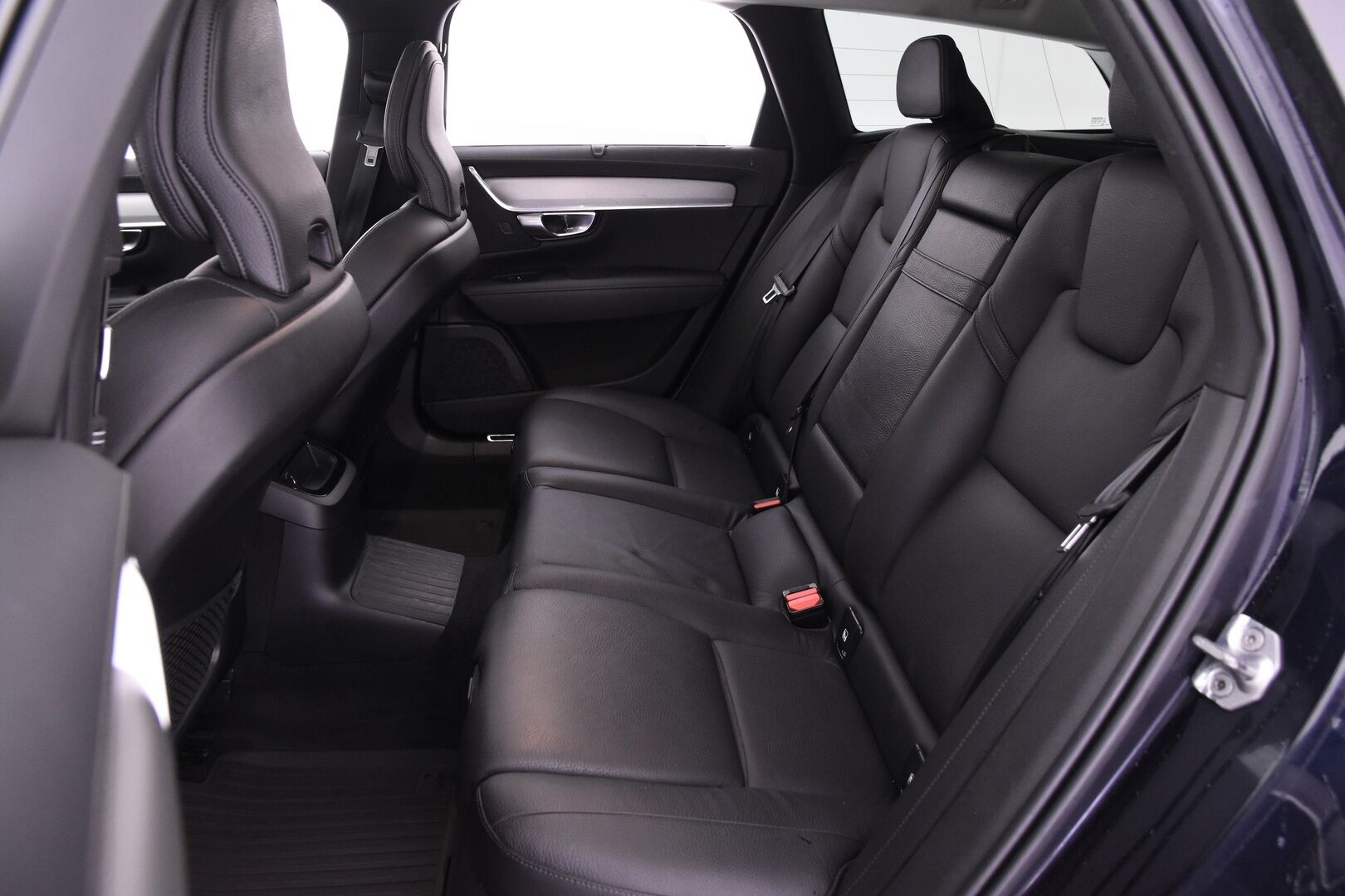 Volvo V90 2019 T8 AWD Inscription aut. - / HUD ! / Webasto ! / ACC ! / BLIS ! / P.Kamera ! / Muistipenkit !  / Koukku ! / Merkkihuollettu ! /