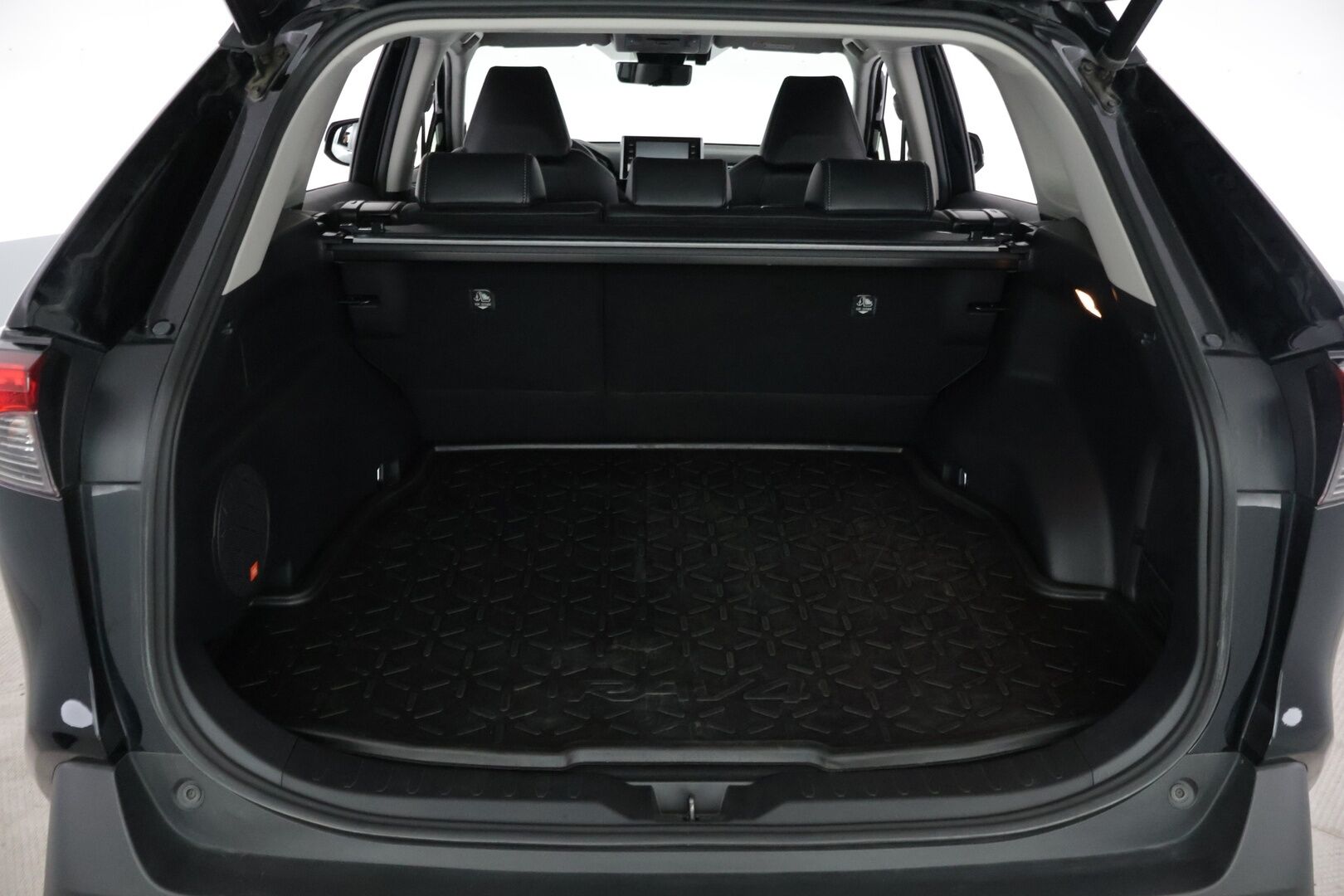 Toyota RAV4 2021 2,5 Hybrid AWD-i Premium - 3,99 % KORKOTARJOUS TÄHÄN AUTOON - * Suomi-auto / WEBASTO / 360°/ JBL / LED / Carplay / ACC / Navi / Digi taustapeili *