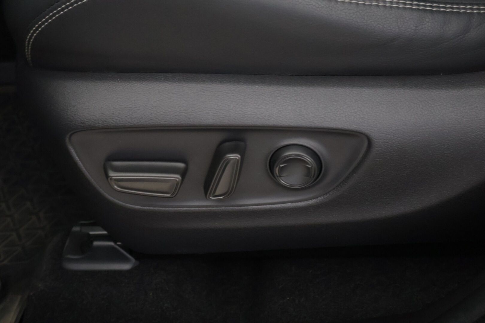 Toyota RAV4 2021 2,5 Hybrid AWD-i Premium - 3,99 % KORKOTARJOUS TÄHÄN AUTOON - * Suomi-auto / WEBASTO / 360°/ JBL / LED / Carplay / ACC / Navi / Digi taustapeili *