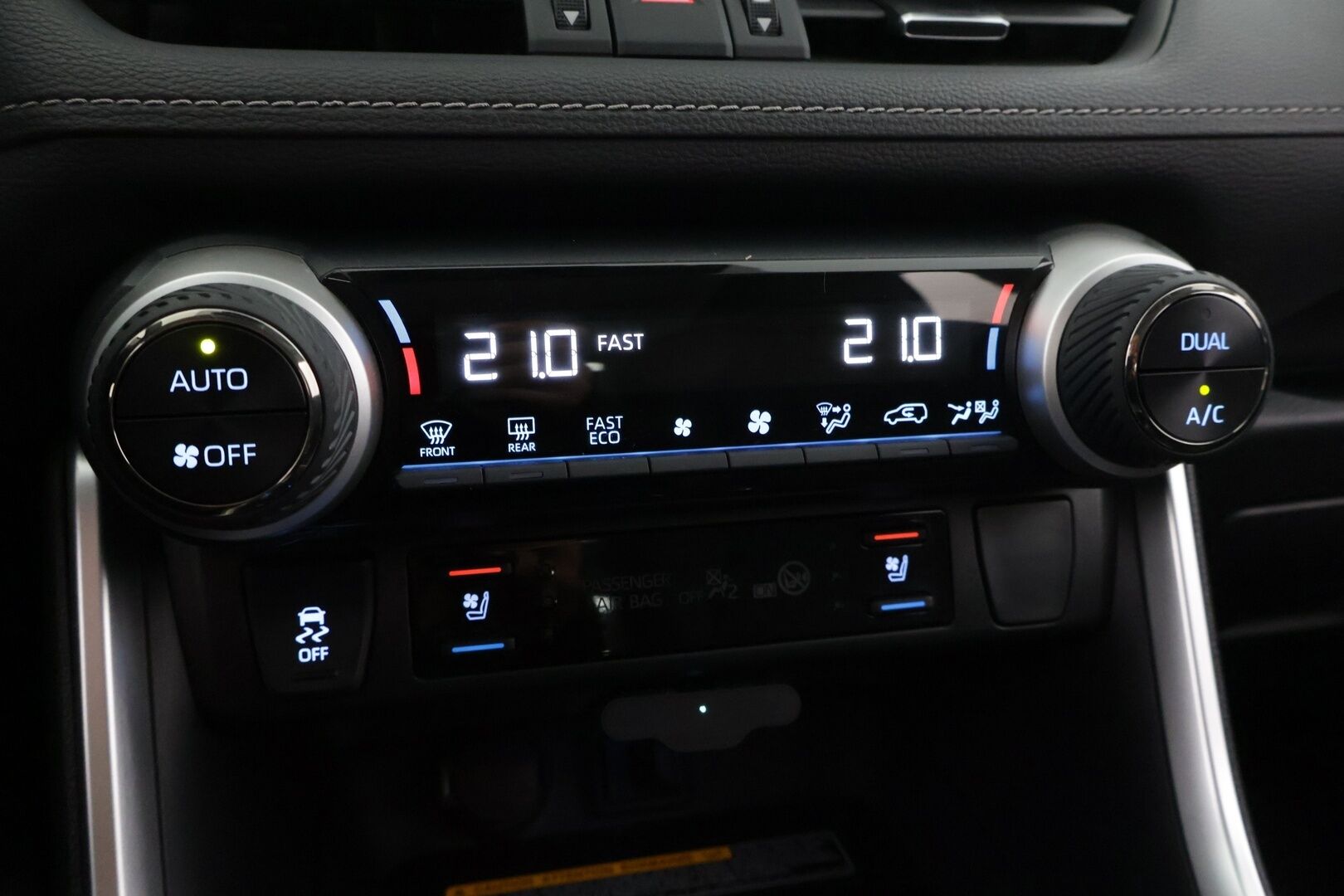 Toyota RAV4 2021 2,5 Hybrid AWD-i Premium - 3,99 % KORKOTARJOUS TÄHÄN AUTOON - * Suomi-auto / WEBASTO / 360°/ JBL / LED / Carplay / ACC / Navi / Digi taustapeili *