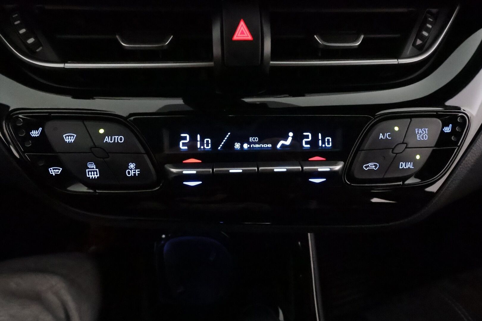 Toyota C-HR 2021 2,0 Hybrid GR Sport - 1Om Suomiauto / JBL / Adapt.Vakkari / Vetokoukku / Peruutuskamera / Adapt.LED / Nahka-Alcantara / Ratinlämmitys / Supervarusteet!