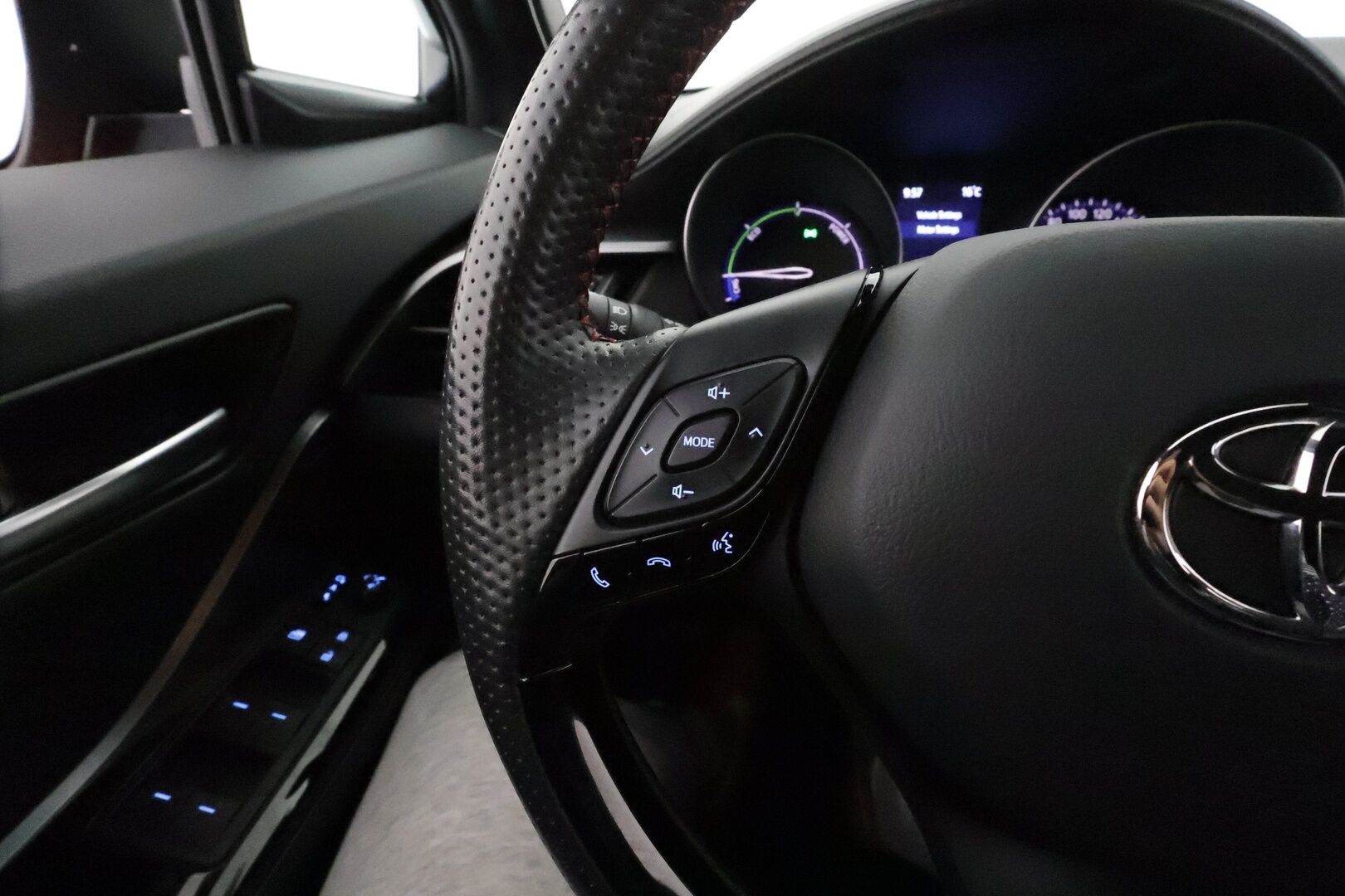 Toyota C-HR 2021 2,0 Hybrid GR Sport - 1Om Suomiauto / JBL / Adapt.Vakkari / Vetokoukku / Peruutuskamera / Adapt.LED / Nahka-Alcantara / Ratinlämmitys / Supervarusteet!