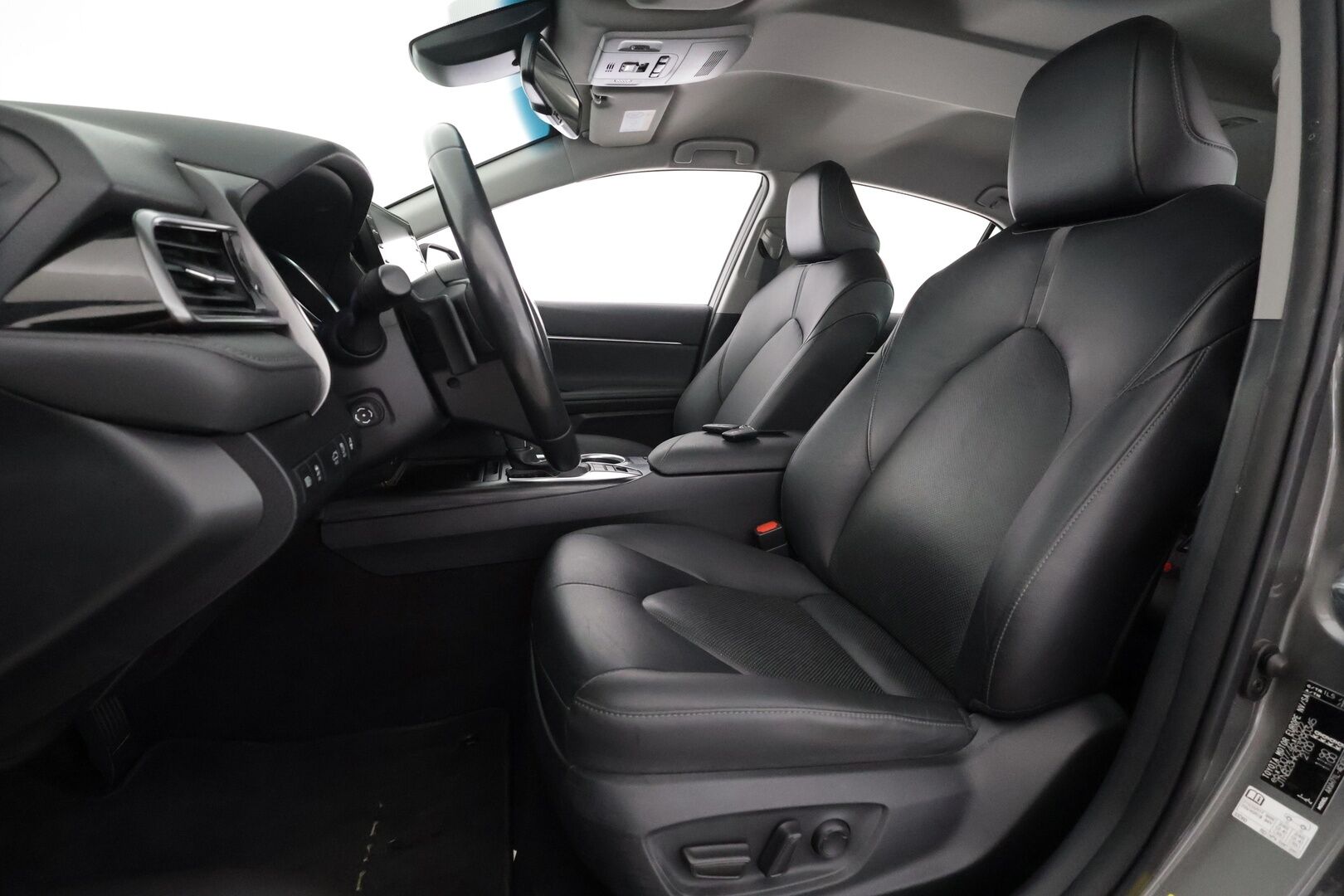 Toyota Camry 2021 2,5 Hybrid Style - | ACC | Nahkaverhoilu | Sähköpenkit | Navi | P.kamera | BSM | Keyless | Lämm. ratti | LED | Apple & Android | 1-om suomiauto | 2x renkaat aluin | 
