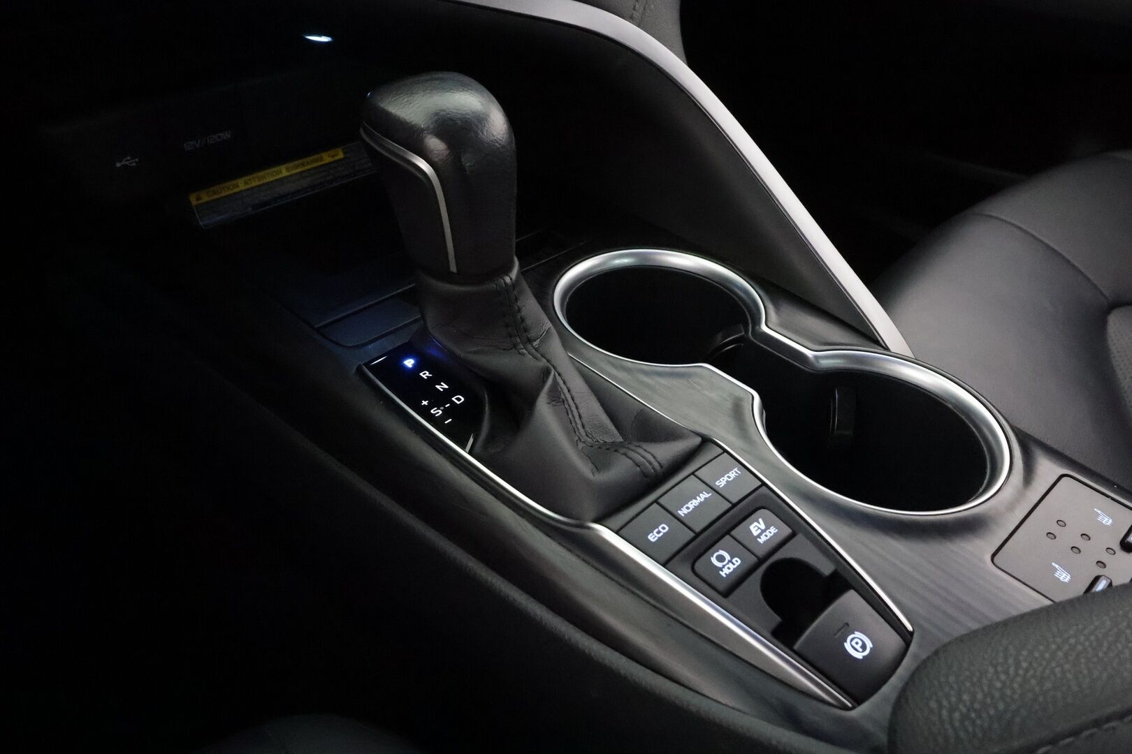 Toyota Camry 2021 2,5 Hybrid Style - | ACC | Nahkaverhoilu | Sähköpenkit | Navi | P.kamera | BSM | Keyless | Lämm. ratti | LED | Apple & Android | 1-om suomiauto | 2x renkaat aluin | 