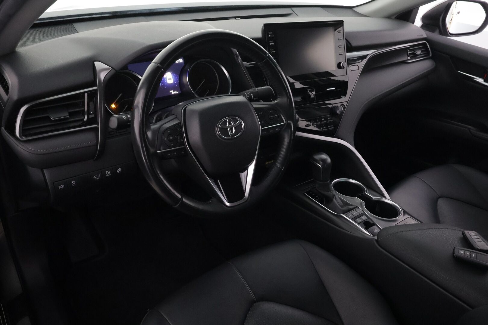 Toyota Camry 2021 2,5 Hybrid Style - | ACC | Nahkaverhoilu | Sähköpenkit | Navi | P.kamera | BSM | Keyless | Lämm. ratti | LED | Apple & Android | 1-om suomiauto | 2x renkaat aluin | 