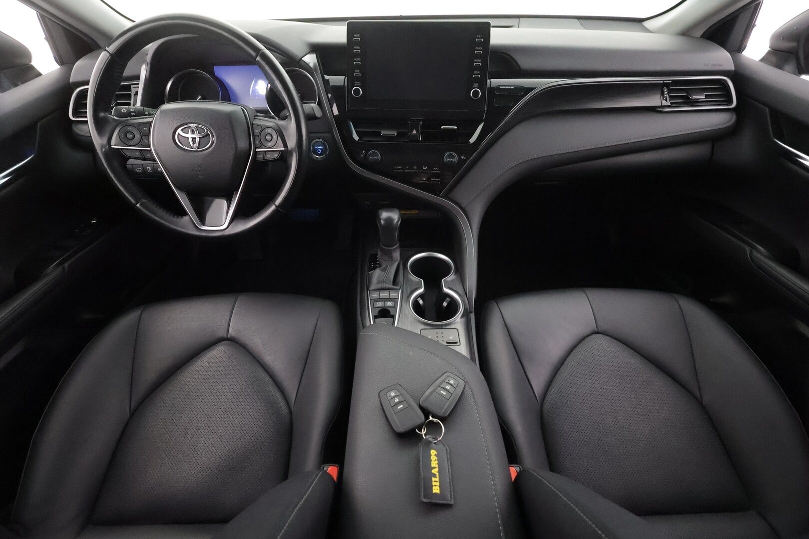 Toyota Camry 2021 2,5 Hybrid Style - | ACC | Nahkaverhoilu | Sähköpenkit | Navi | P.kamera | BSM | Keyless | Lämm. ratti | LED | Apple & Android | 1-om suomiauto | 2x renkaat aluin | 