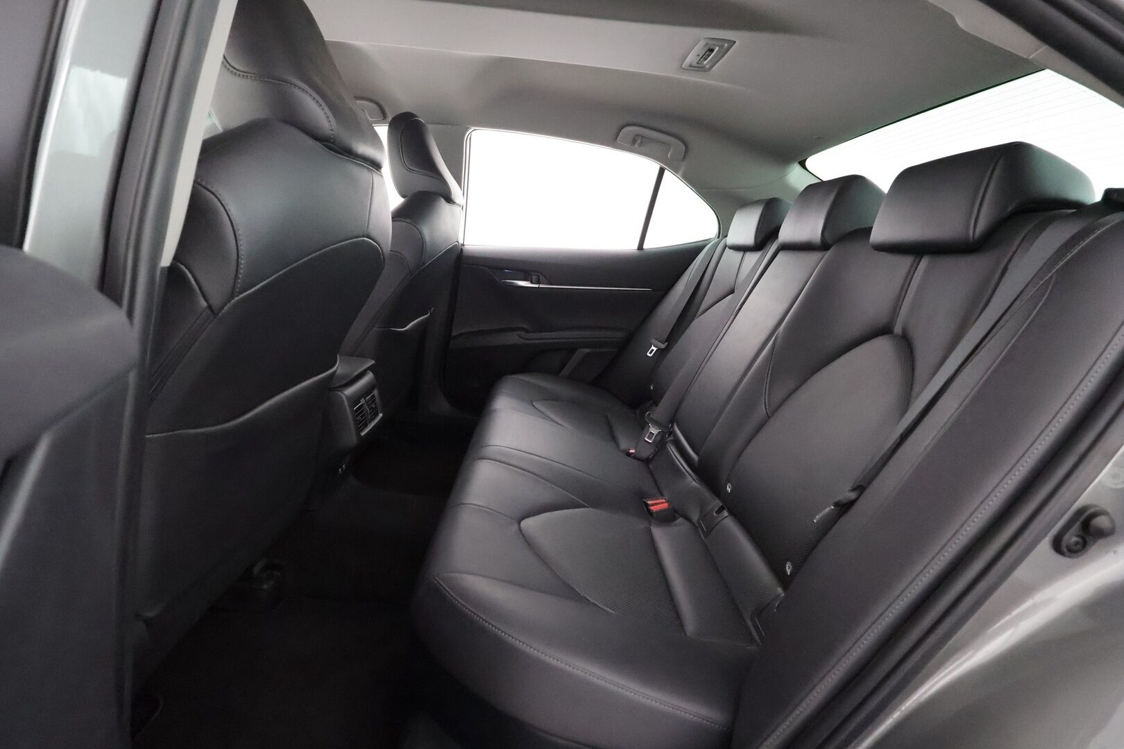Toyota Camry 2021 2,5 Hybrid Style - | ACC | Nahkaverhoilu | Sähköpenkit | Navi | P.kamera | BSM | Keyless | Lämm. ratti | LED | Apple & Android | 1-om suomiauto | 2x renkaat aluin | 