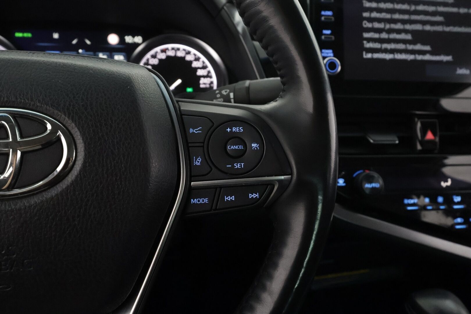 Toyota Camry 2021 2,5 Hybrid Style - | ACC | Nahkaverhoilu | Sähköpenkit | Navi | P.kamera | BSM | Keyless | Lämm. ratti | LED | Apple & Android | 1-om suomiauto | 2x renkaat aluin | 