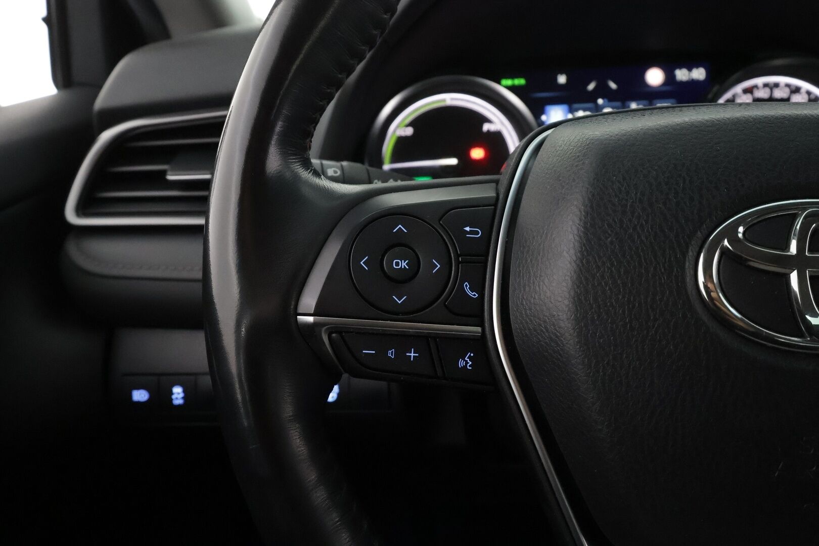 Toyota Camry 2021 2,5 Hybrid Style - | ACC | Nahkaverhoilu | Sähköpenkit | Navi | P.kamera | BSM | Keyless | Lämm. ratti | LED | Apple & Android | 1-om suomiauto | 2x renkaat aluin | 