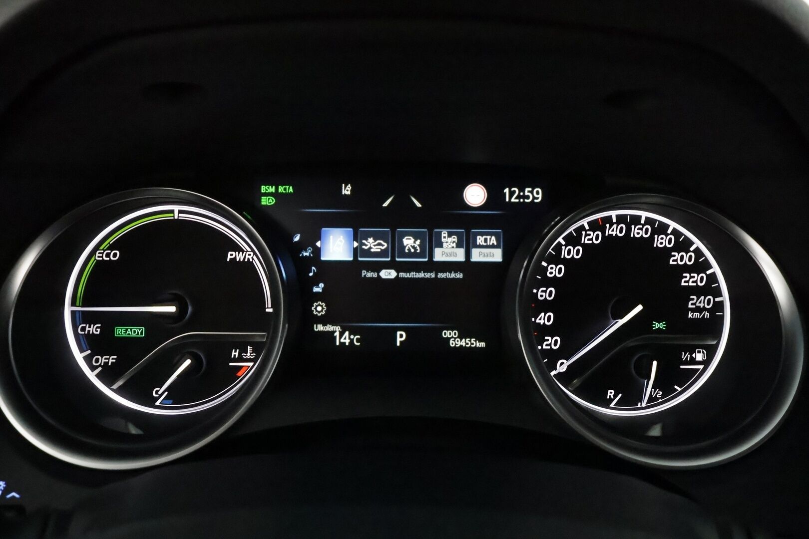 Toyota Camry 2021 2,5 Hybrid Style *ACC / P.kamera / Bi-LED / Lohkolämmitin / Sähköpenkit / Navi / Apple&Android* - Suomi-auto / Kahdet renkaat aluvanteilla / Merkkihuollettu