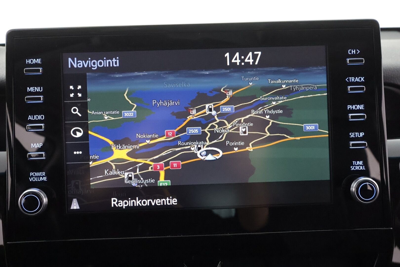 Toyota Camry 2021 2,5 Hybrid Style * ACC / Lohko+SIsä / Sähköpenkit / LED / Navi / P.kamera / Nahat / Keyless / Facelift / Ratinlämmitin * - Suomi-auto / Kahdet renkaat aluvanteilla / Merkkihuollettu - HULLUT AVAJAISHULINAT KORKOTARJOUS 3,29 %