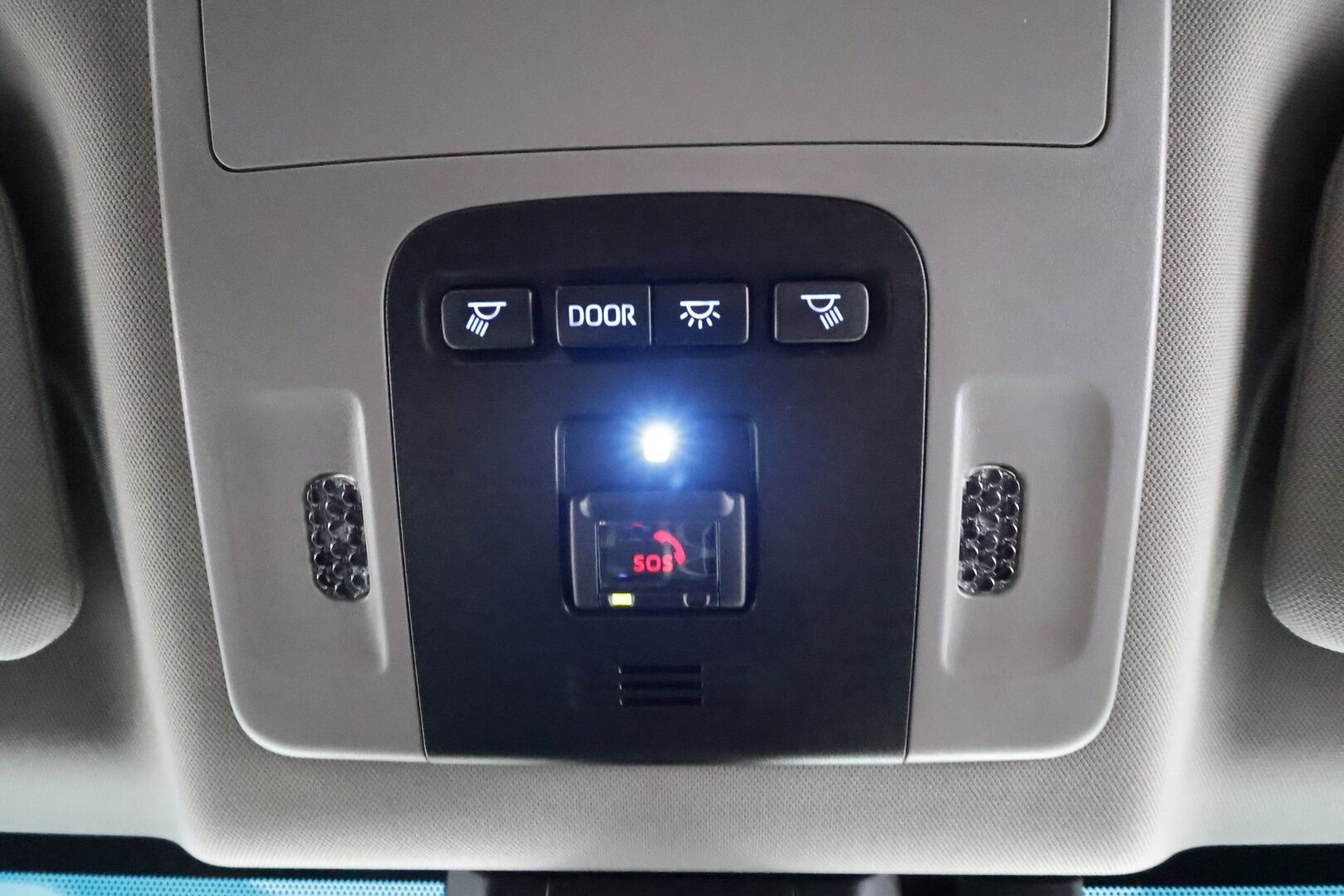 Toyota Camry 2021 2,5 Hybrid Style * ACC / Lohko+SIsä / Sähköpenkit / LED / Navi / P.kamera / Nahat / Keyless / Facelift / Ratinlämmitin * - Suomi-auto / Kahdet renkaat aluvanteilla / Merkkihuollettu - HULLUT AVAJAISHULINAT KORKOTARJOUS 3,29 %