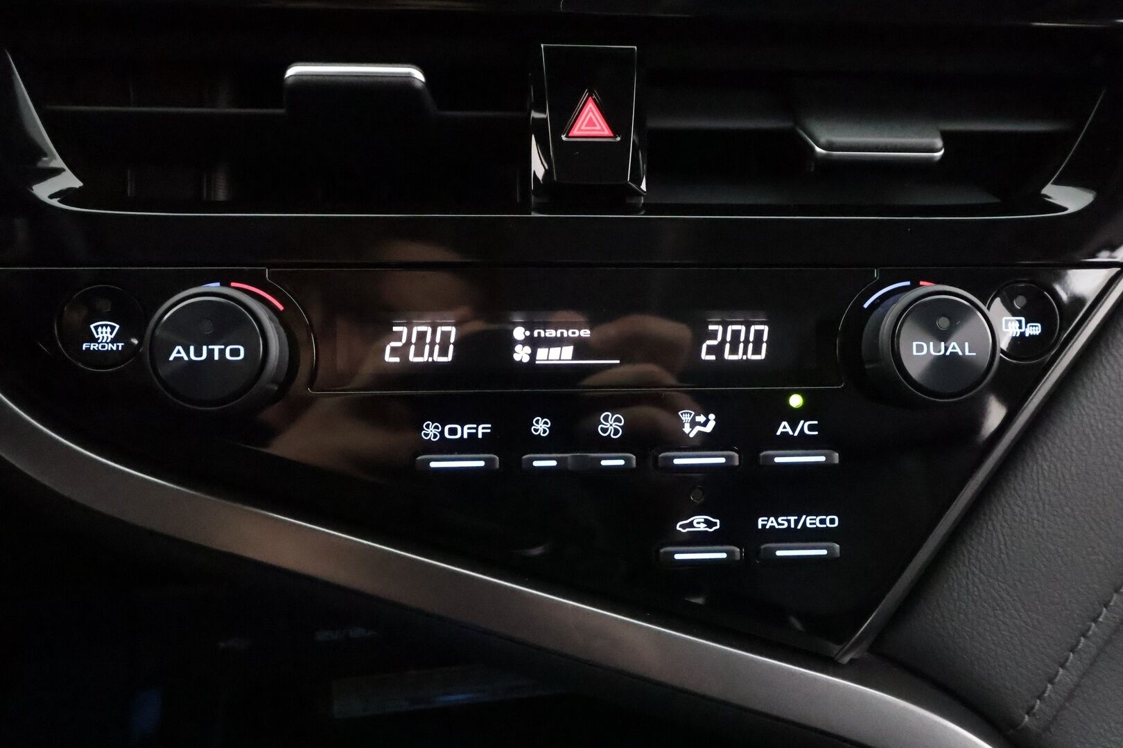 Toyota Camry 2021 2,5 Hybrid Style * ACC / Lohko+SIsä / Sähköpenkit / LED / Navi / P.kamera / Nahat / Keyless / Facelift / Ratinlämmitin * - Suomi-auto / Kahdet renkaat aluvanteilla / Merkkihuollettu - HULLUT AVAJAISHULINAT KORKOTARJOUS 3,29 %