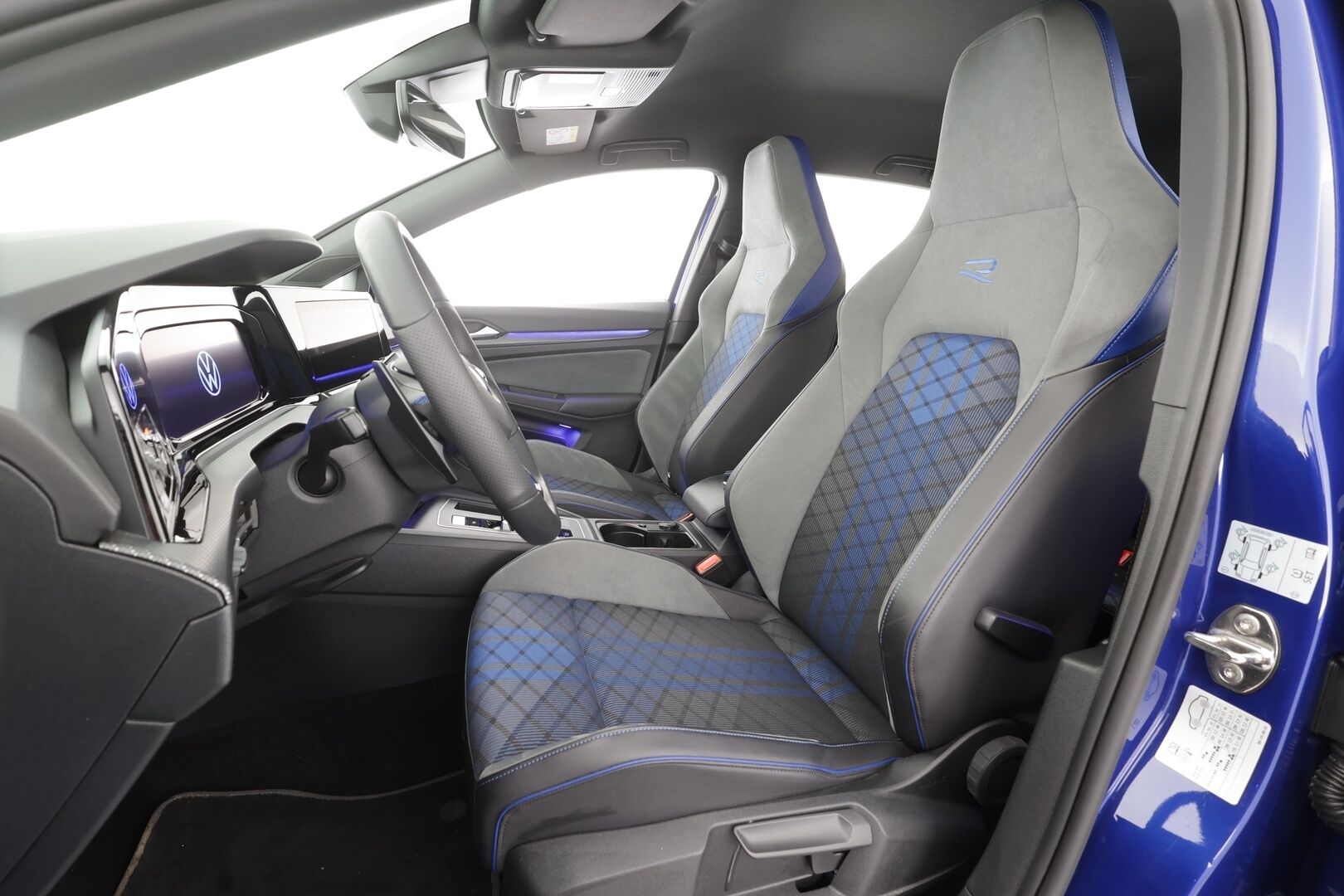 Volkswagen Golf 2021 R 2,0 TSI 235 kW 4MOTION DSG-automaatti - | ACC | Titaaniputkisto | IQ-Light Matrix-LED | P.Kamera | Sporttipenkit | Keyless | Apple&Android | Suomi-auto | Kahdet Renkaat |