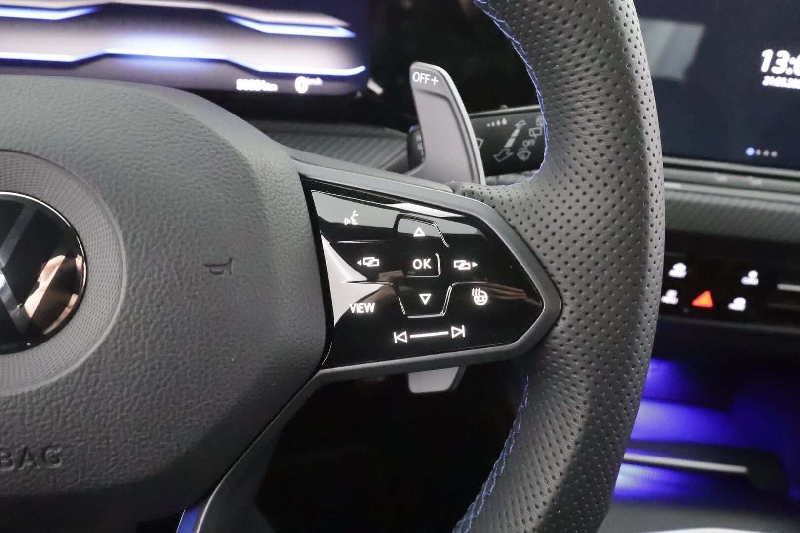 Volkswagen Golf 2021 R 2,0 TSI 235 kW 4MOTION DSG-automaatti - | ACC | Titaaniputkisto | IQ-Light Matrix-LED | P.Kamera | Sporttipenkit | Keyless | Apple&Android | Suomi-auto | Kahdet Renkaat |