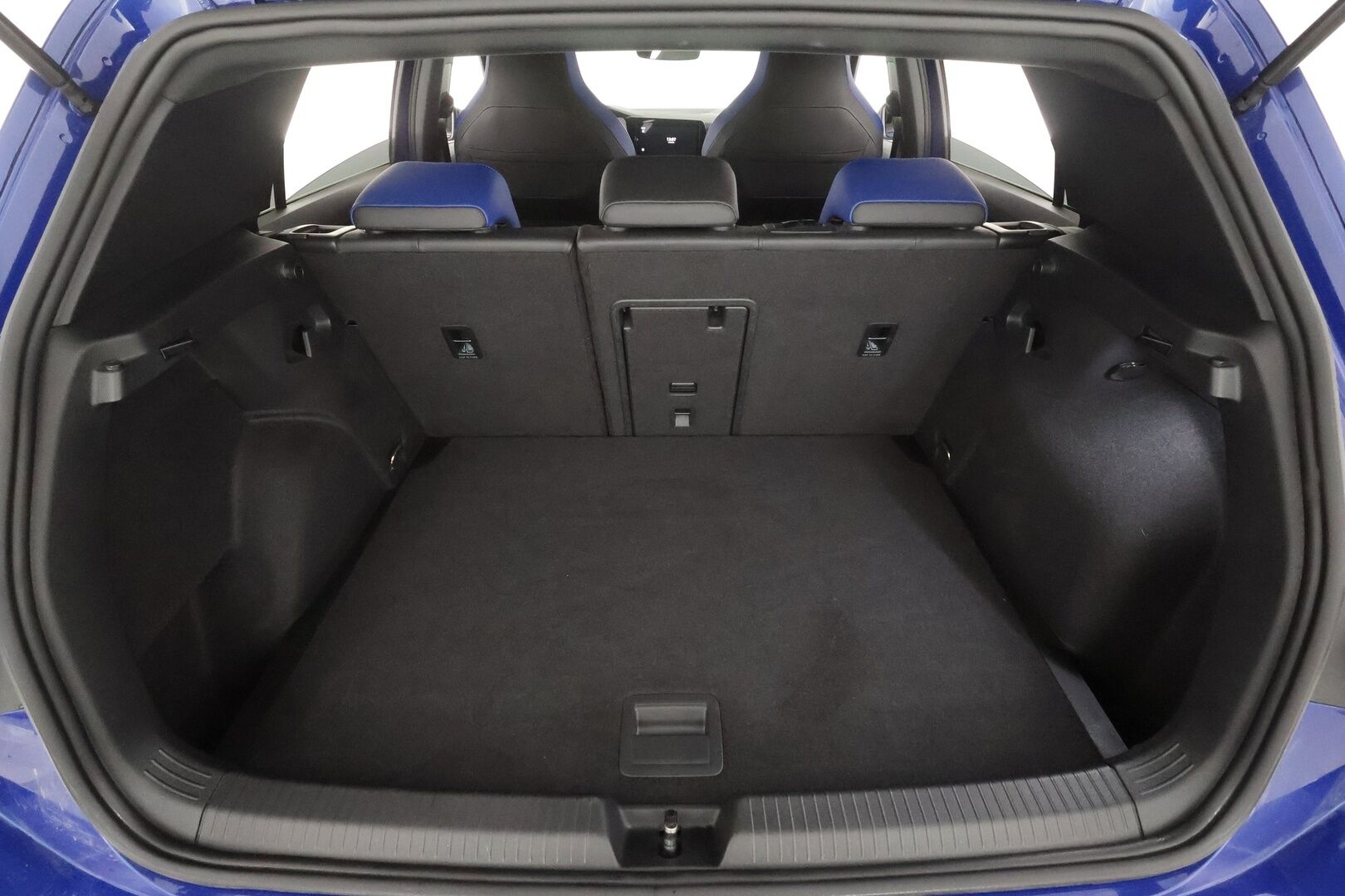 Volkswagen Golf 2021 R 2,0 TSI 235 kW 4MOTION DSG-automaatti - | ACC | Titaaniputkisto | IQ-Light Matrix-LED | P.Kamera | Sporttipenkit | Keyless | Apple&Android | Suomi-auto | Kahdet Renkaat |